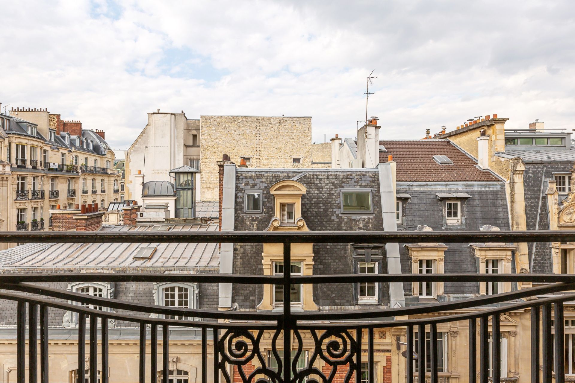 apartment 7 Rooms for sale on PARIS (75016)