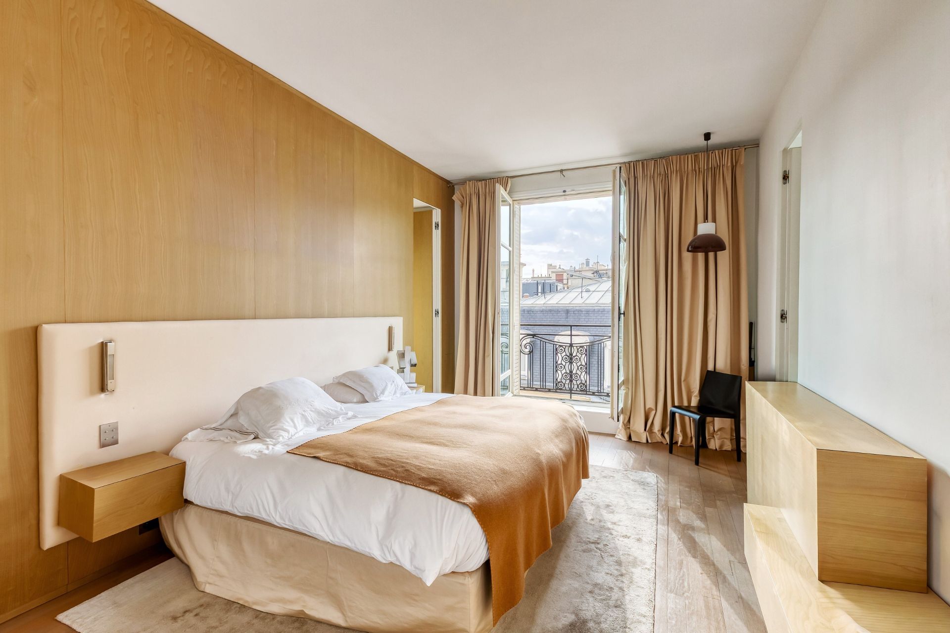 apartment 7 Rooms for sale on PARIS (75016)