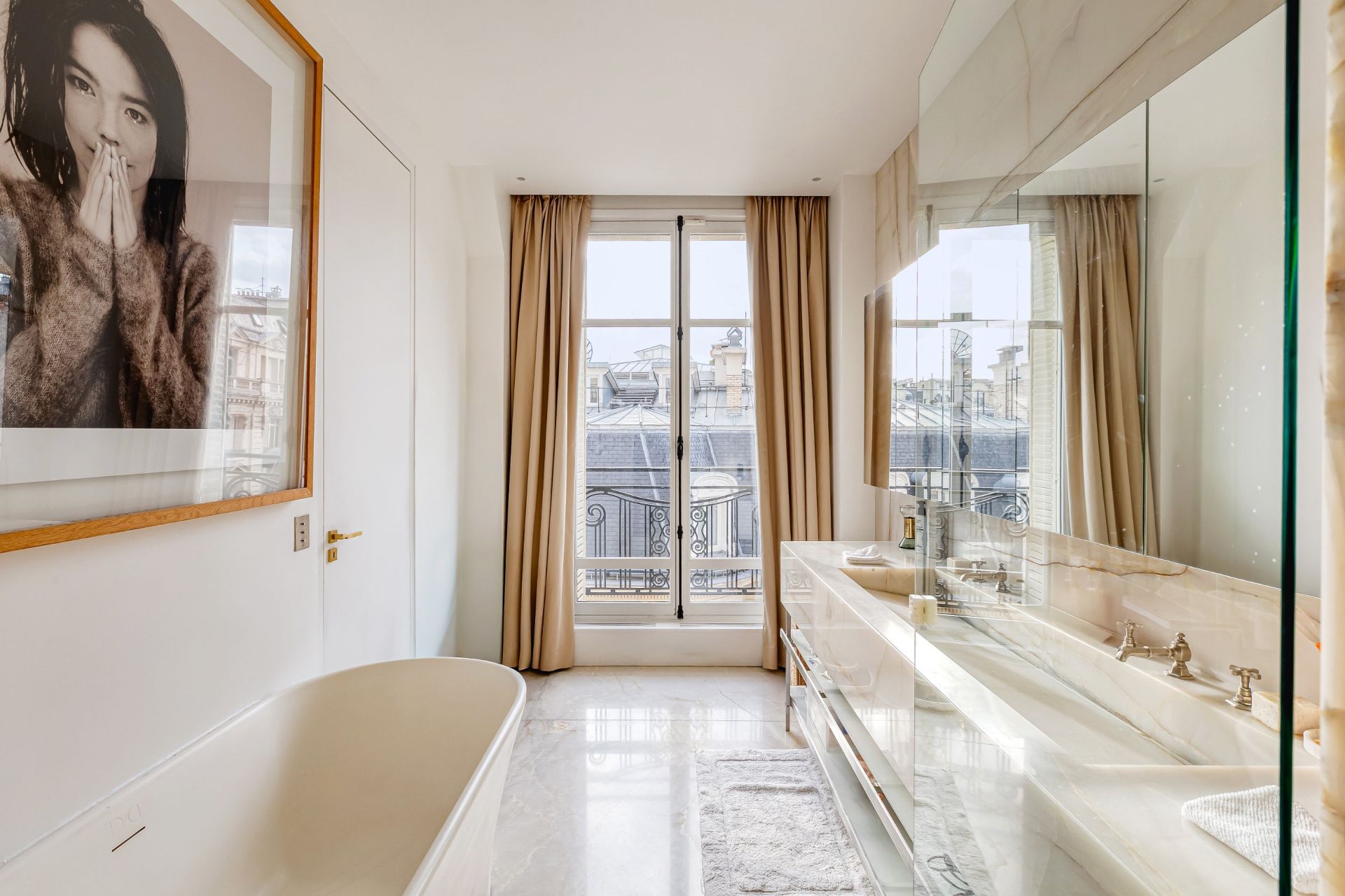 apartment 7 Rooms for sale on PARIS (75016)