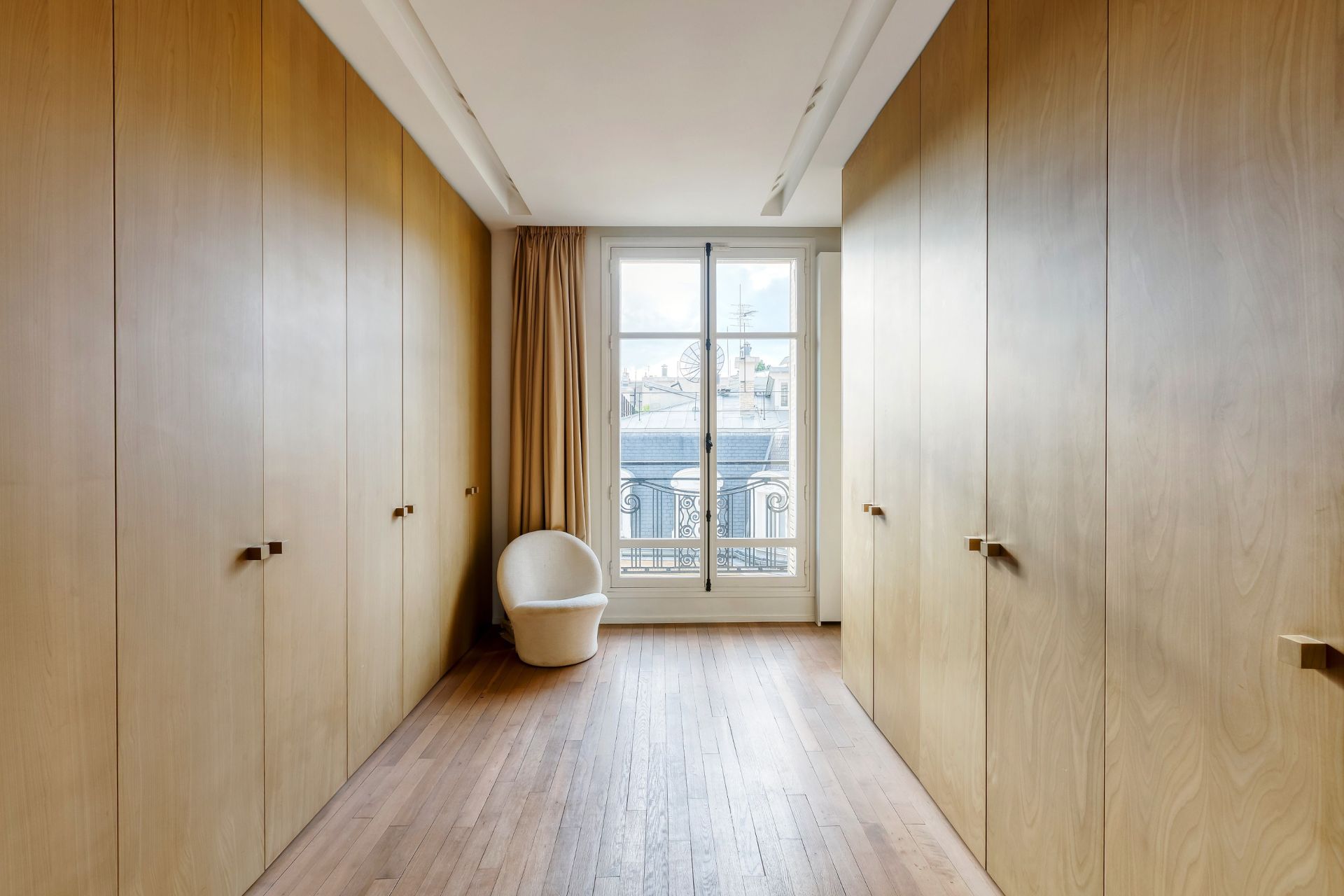apartment 7 Rooms for sale on PARIS (75016)