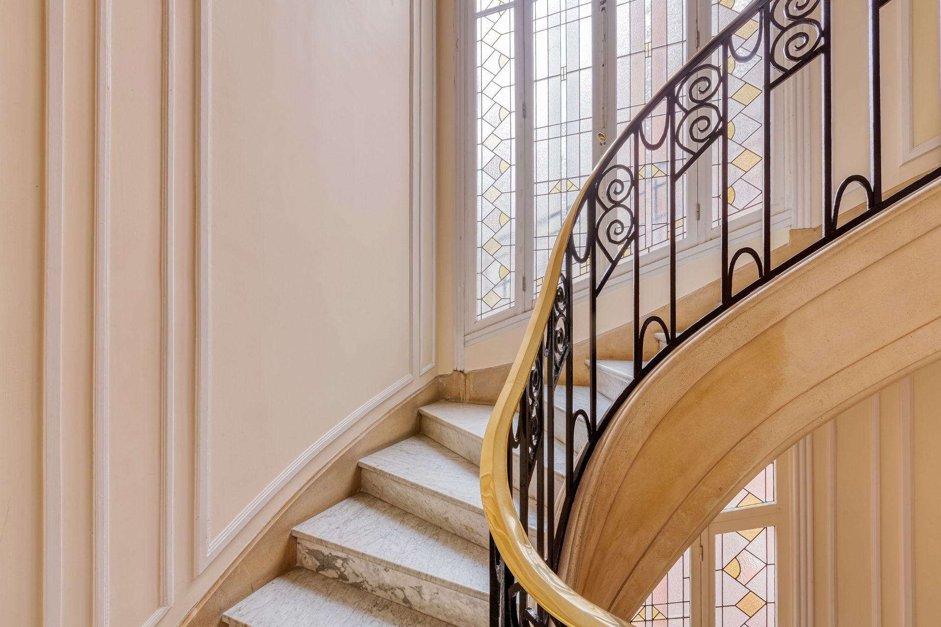 apartment 7 Rooms for sale on PARIS (75016)
