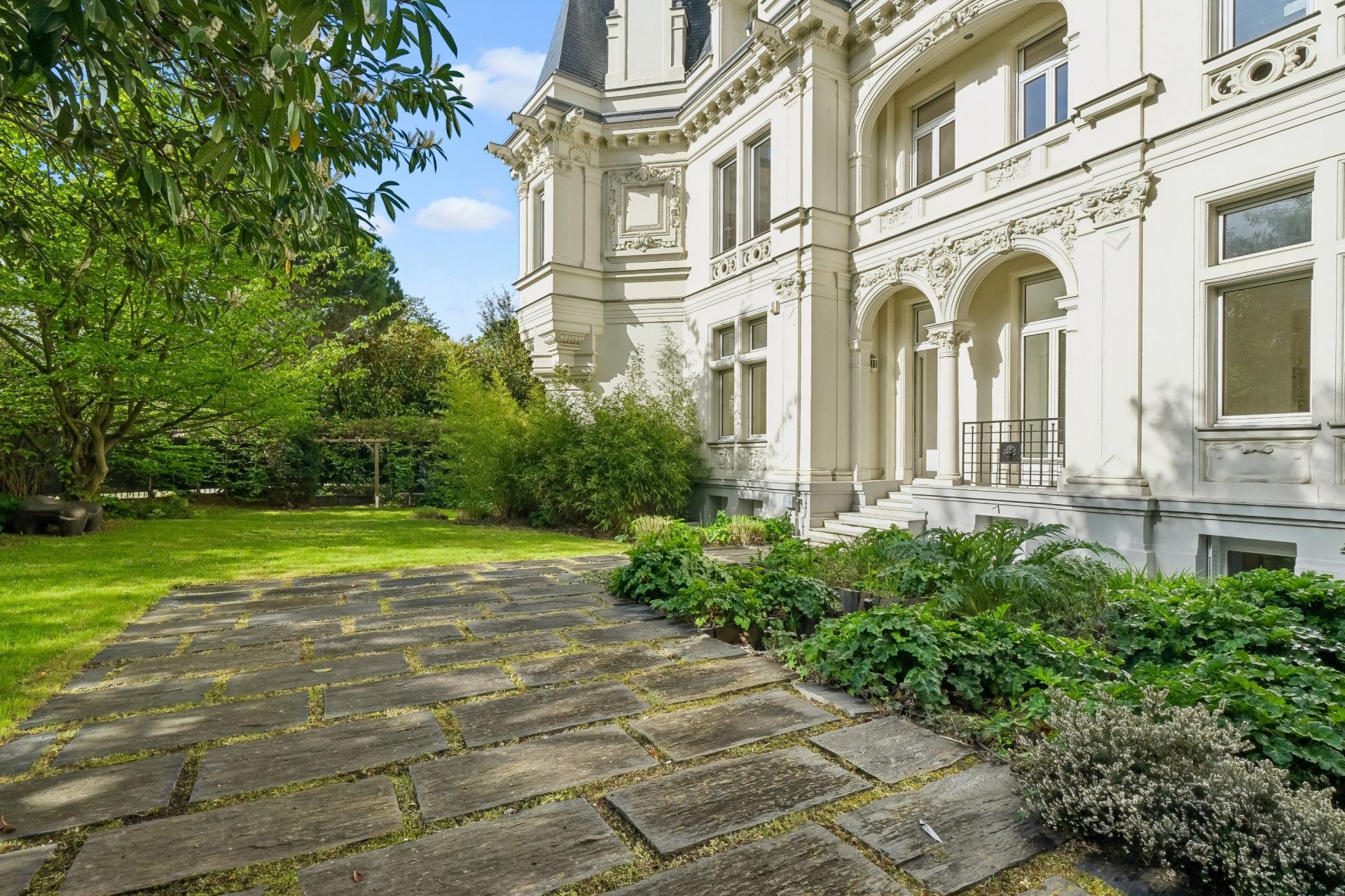apartment 7 Rooms for sale on NEUILLY SUR SEINE (92200)