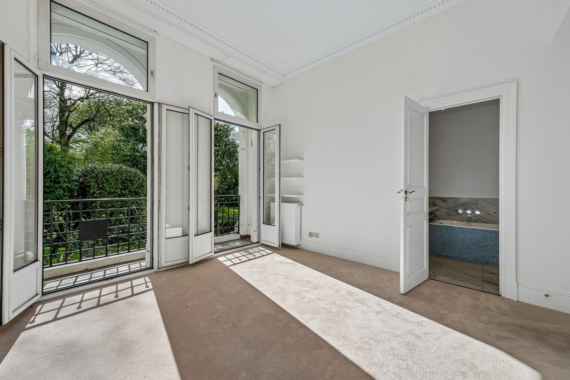 apartment 7 Rooms for sale on NEUILLY SUR SEINE (92200)