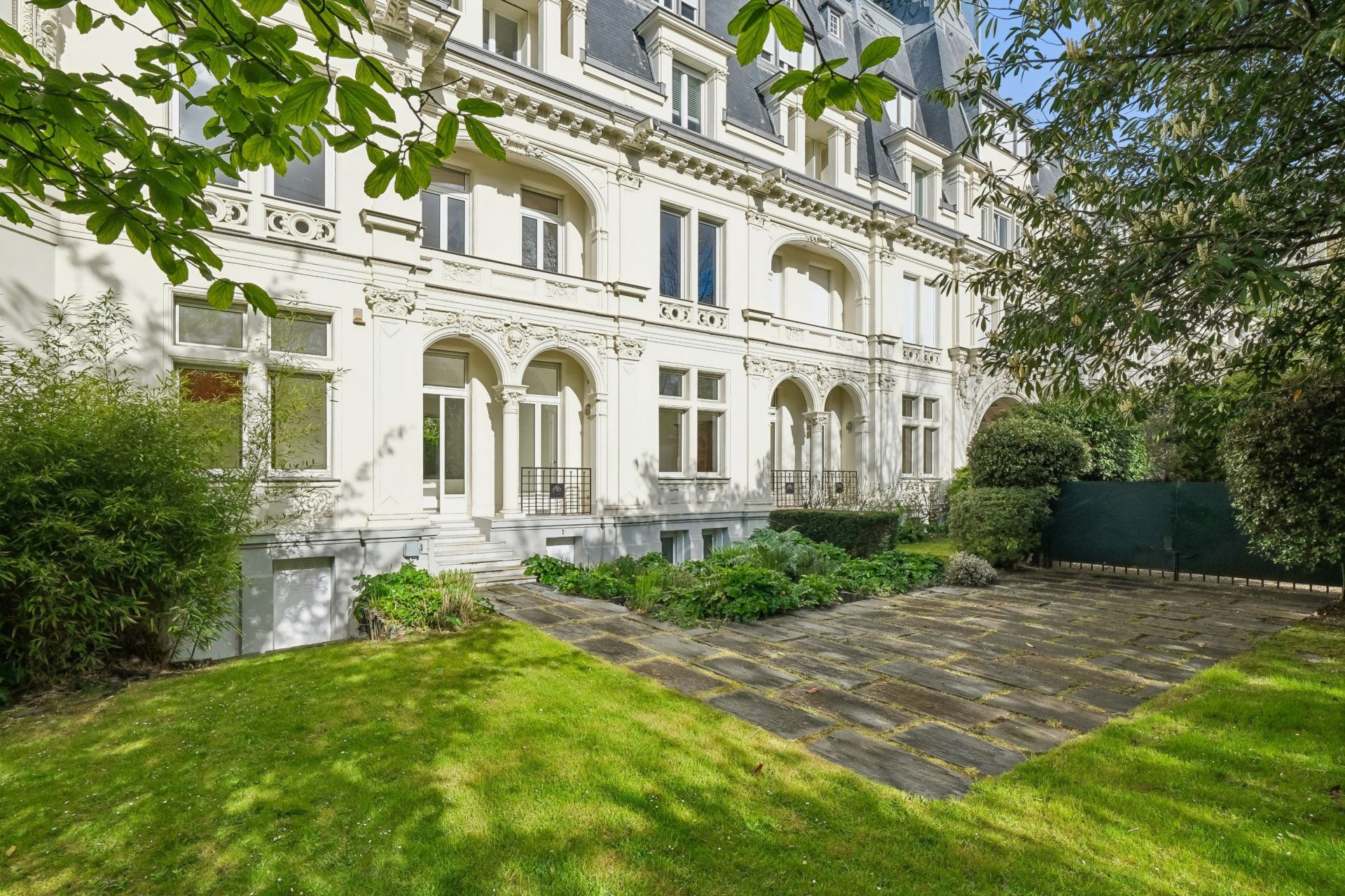 apartment 7 Rooms for sale on NEUILLY SUR SEINE (92200)
