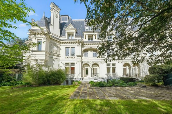 Sale Apartment Neuilly-sur-Seine 7&nbsp;Rooms 246&nbsp;m²
