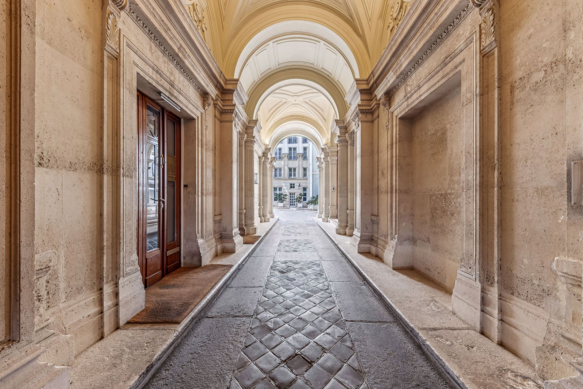 apartment 5 Rooms for sale on PARIS (75001)
