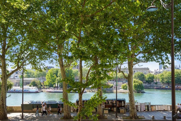 apartment 5 Rooms for sale on PARIS (75001)