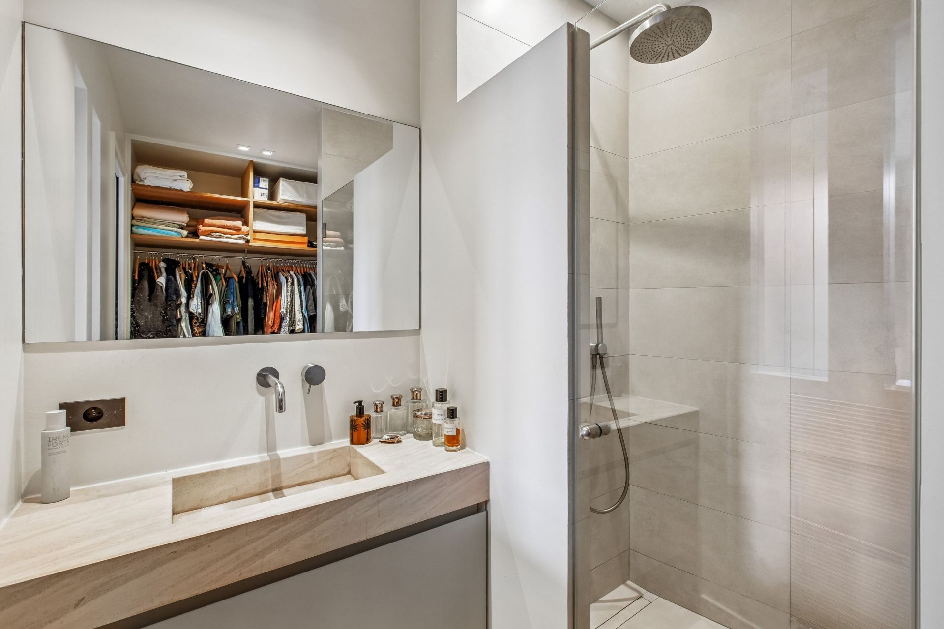 apartment 4 Rooms for sale on PARIS (75007)
