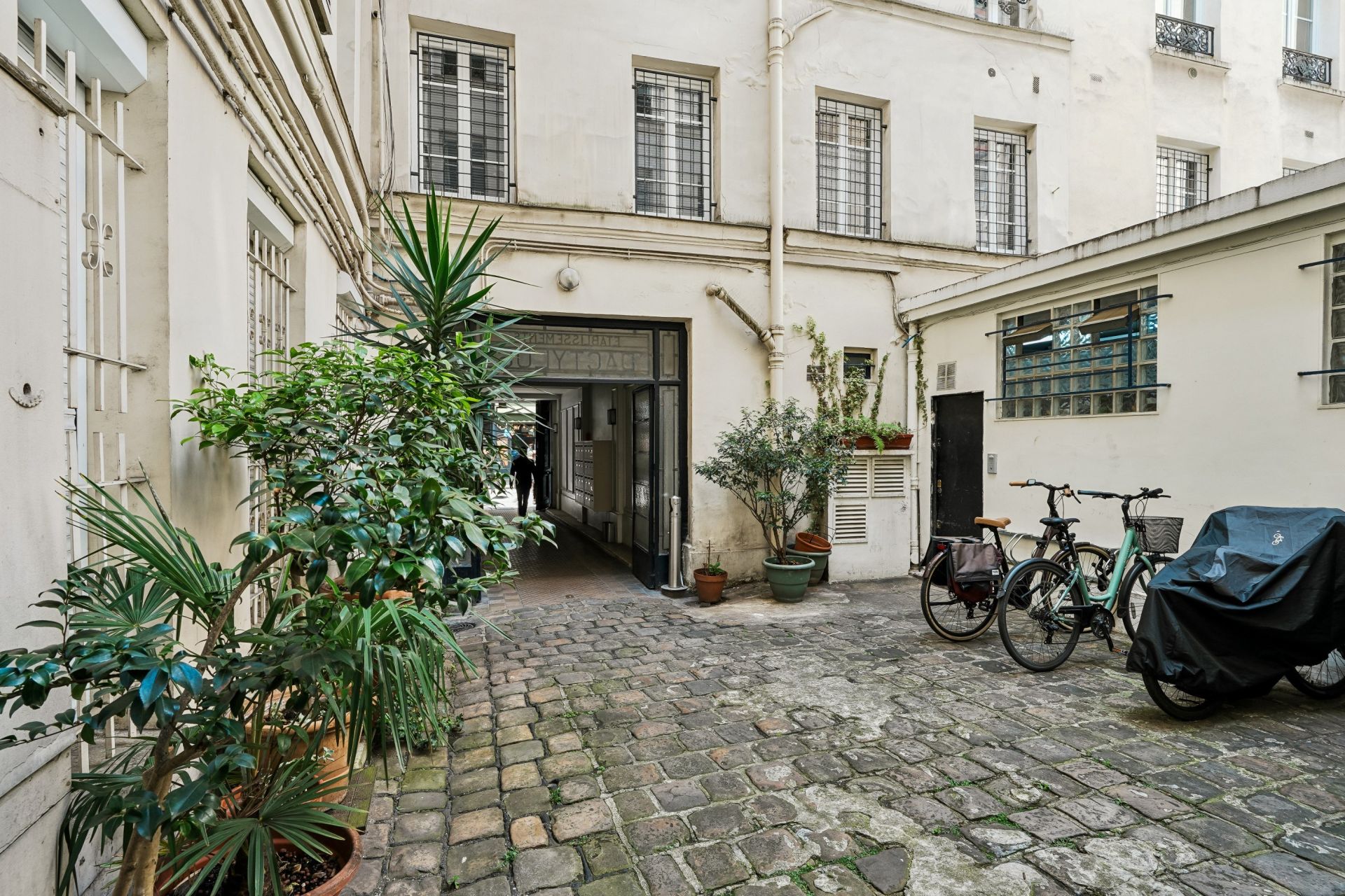 apartment 4 Rooms for sale on PARIS (75009)