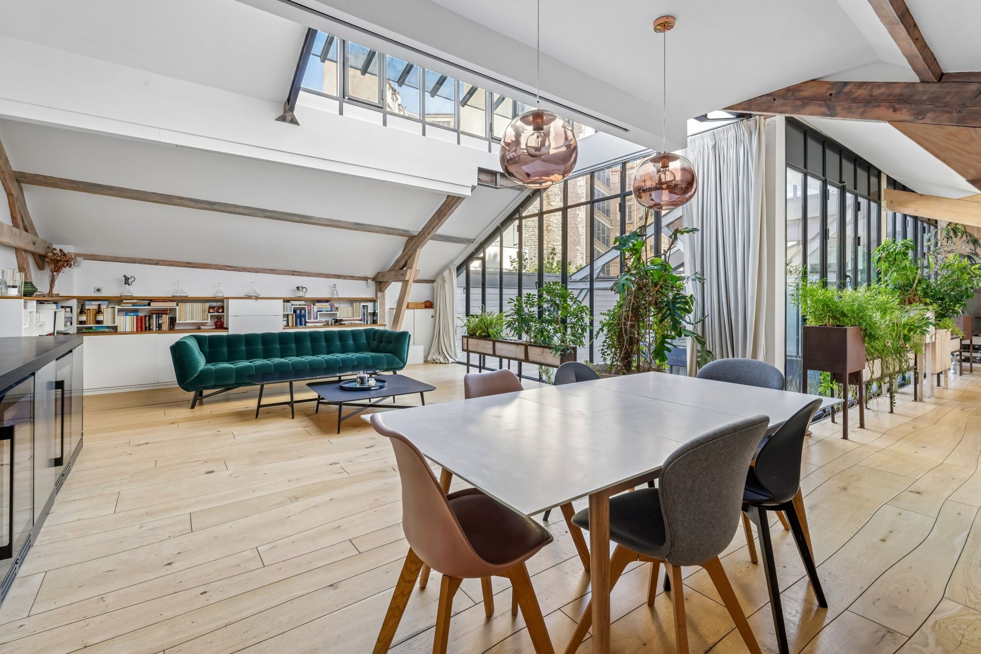 apartment 5 Rooms for sale on PARIS (75018)