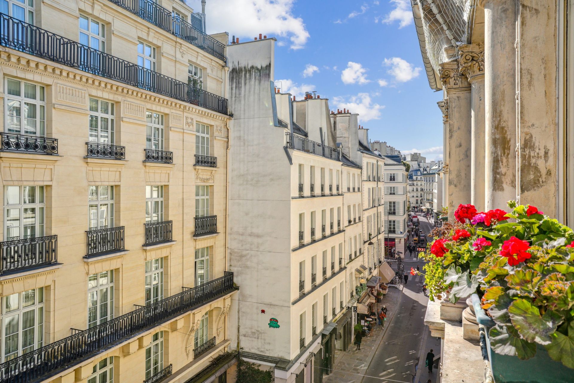 apartment 5 Rooms for sale on PARIS (75007)