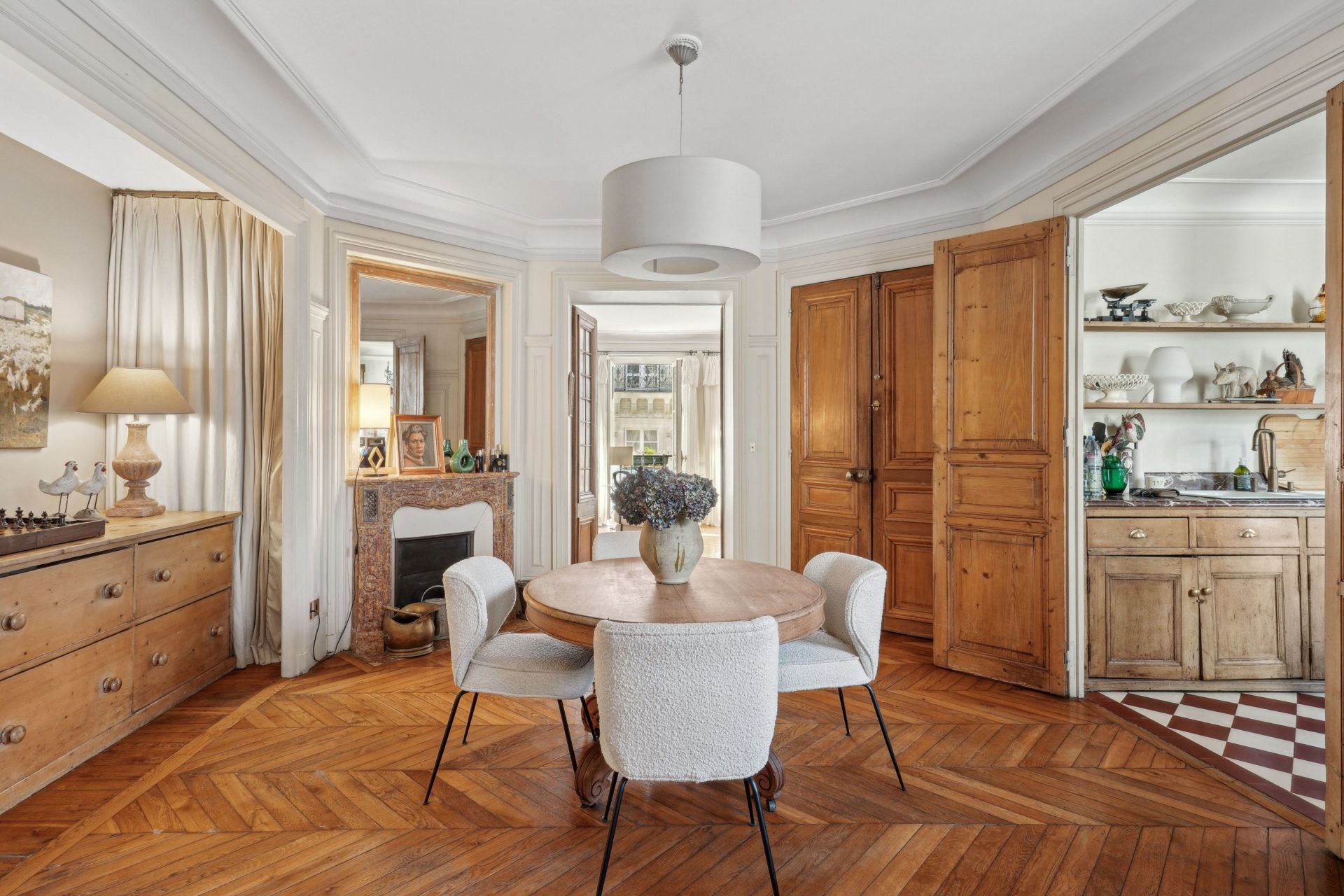 apartment 5 Rooms for sale on PARIS (75007)
