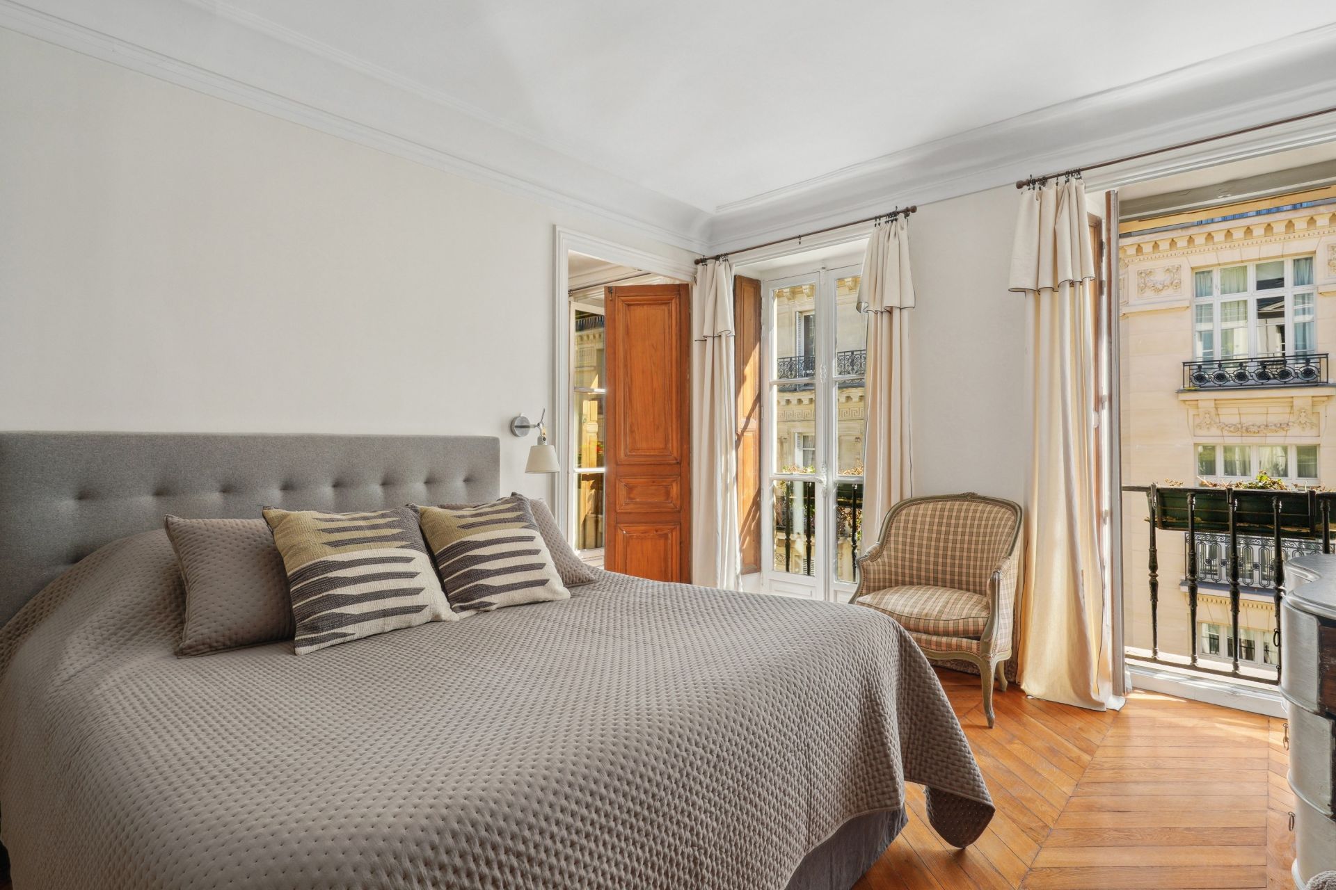 apartment 5 Rooms for sale on PARIS (75007)