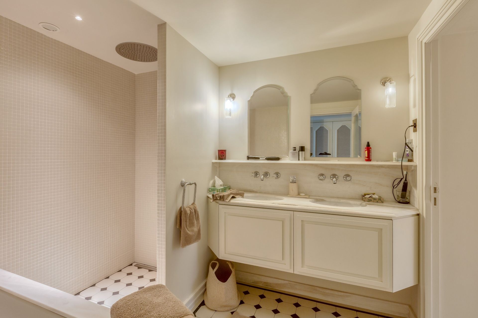 appartement 7 Pièces en vente sur PARIS (75007)