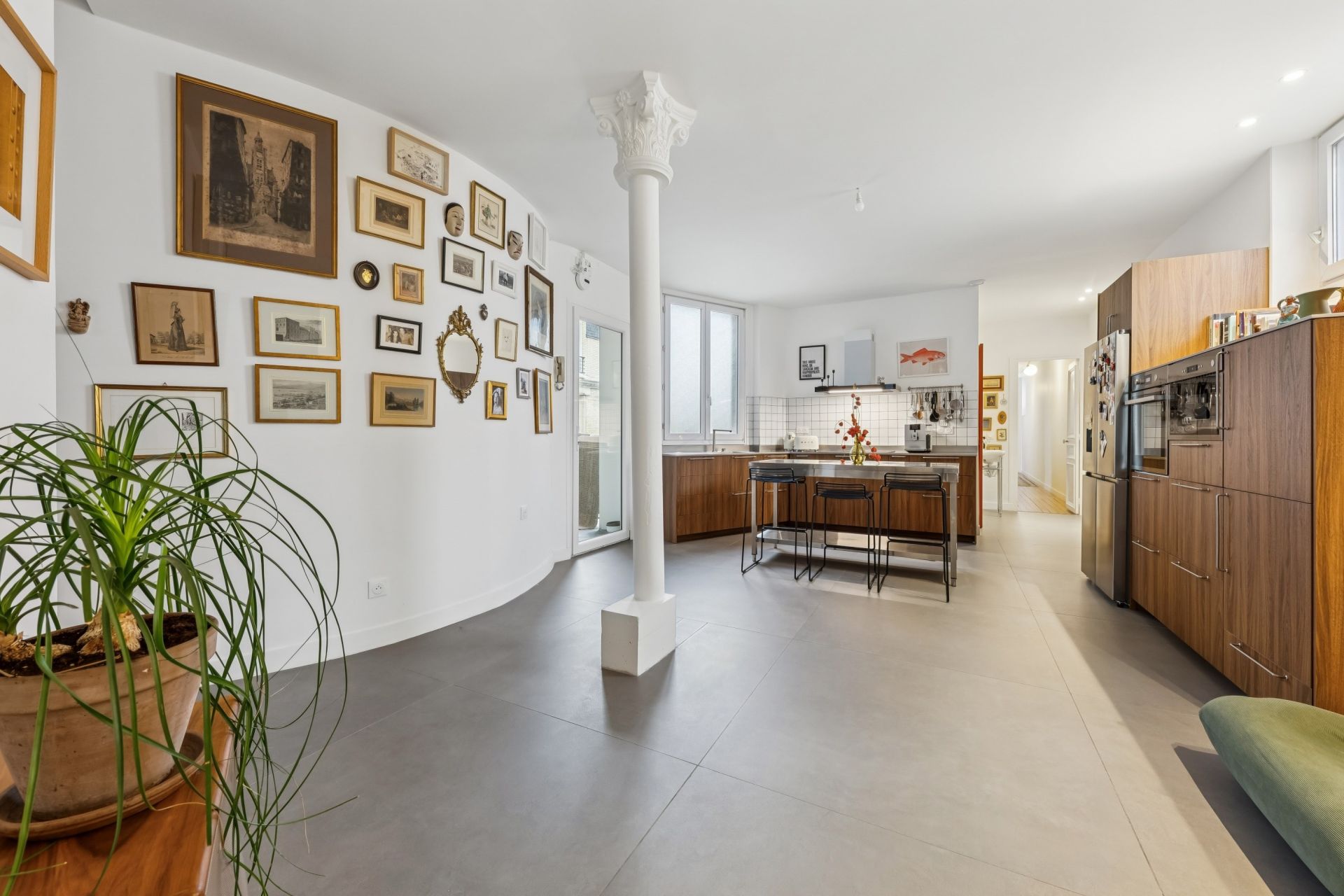 apartment 5 Rooms for sale on PARIS (75010)