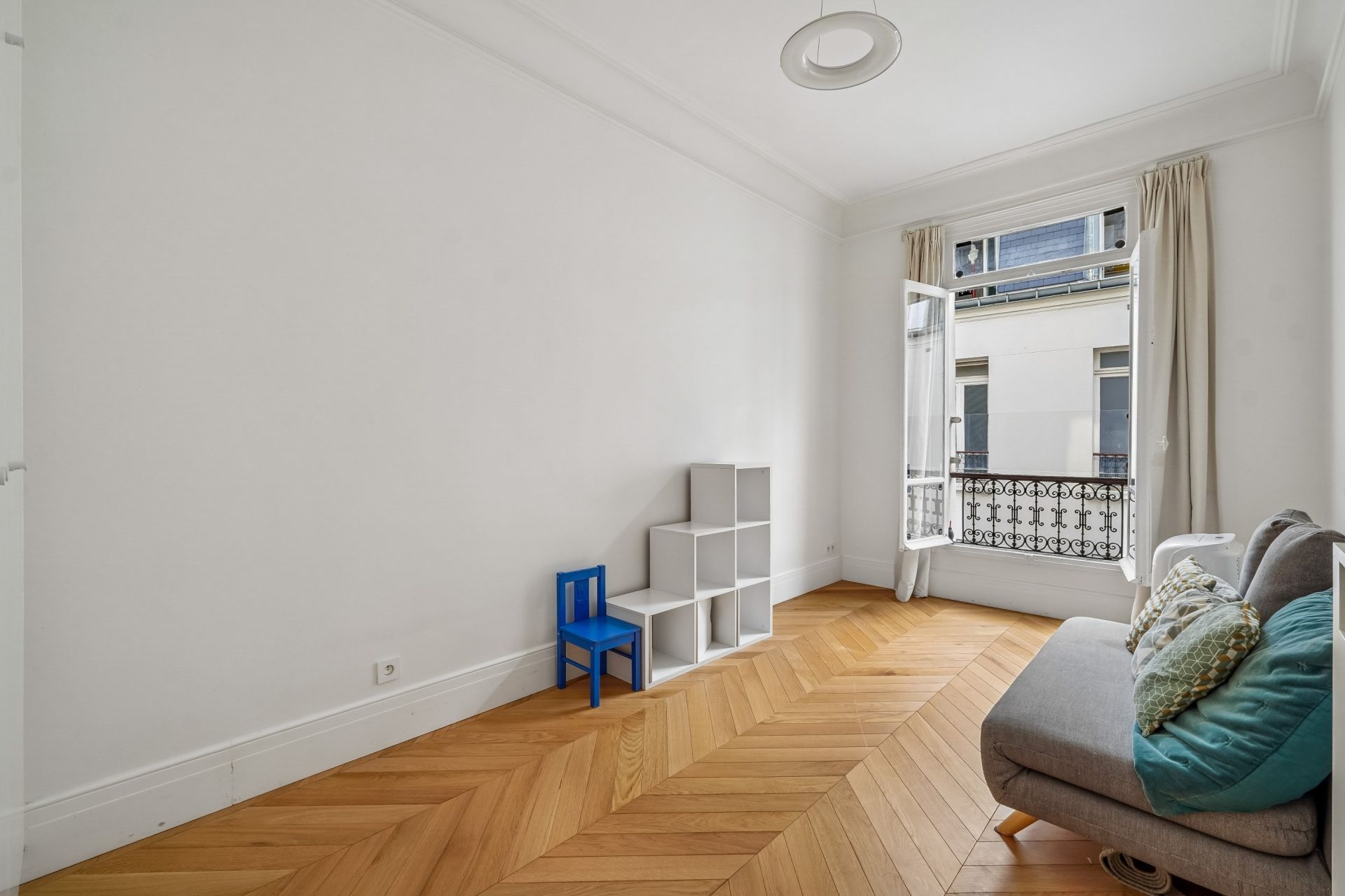 apartment 6 Rooms for sale on PARIS (75008)