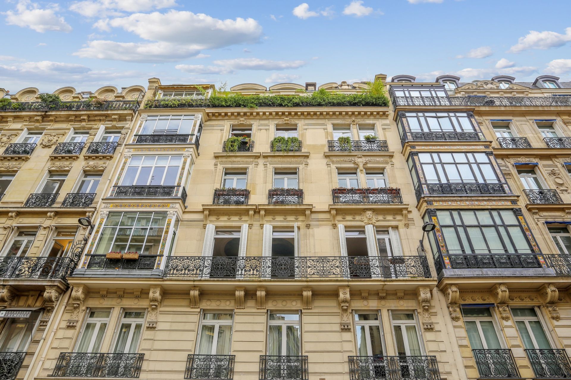 apartment 5 Rooms for sale on PARIS (75008)