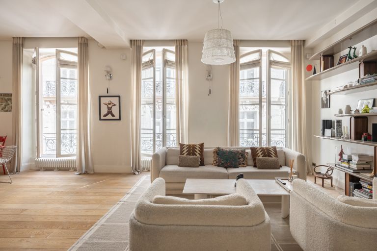 apartment 5 Rooms for sale on PARIS (75001)