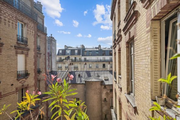 Sale Apartment Paris 10 3&nbsp;Rooms 87.1&nbsp;m²
