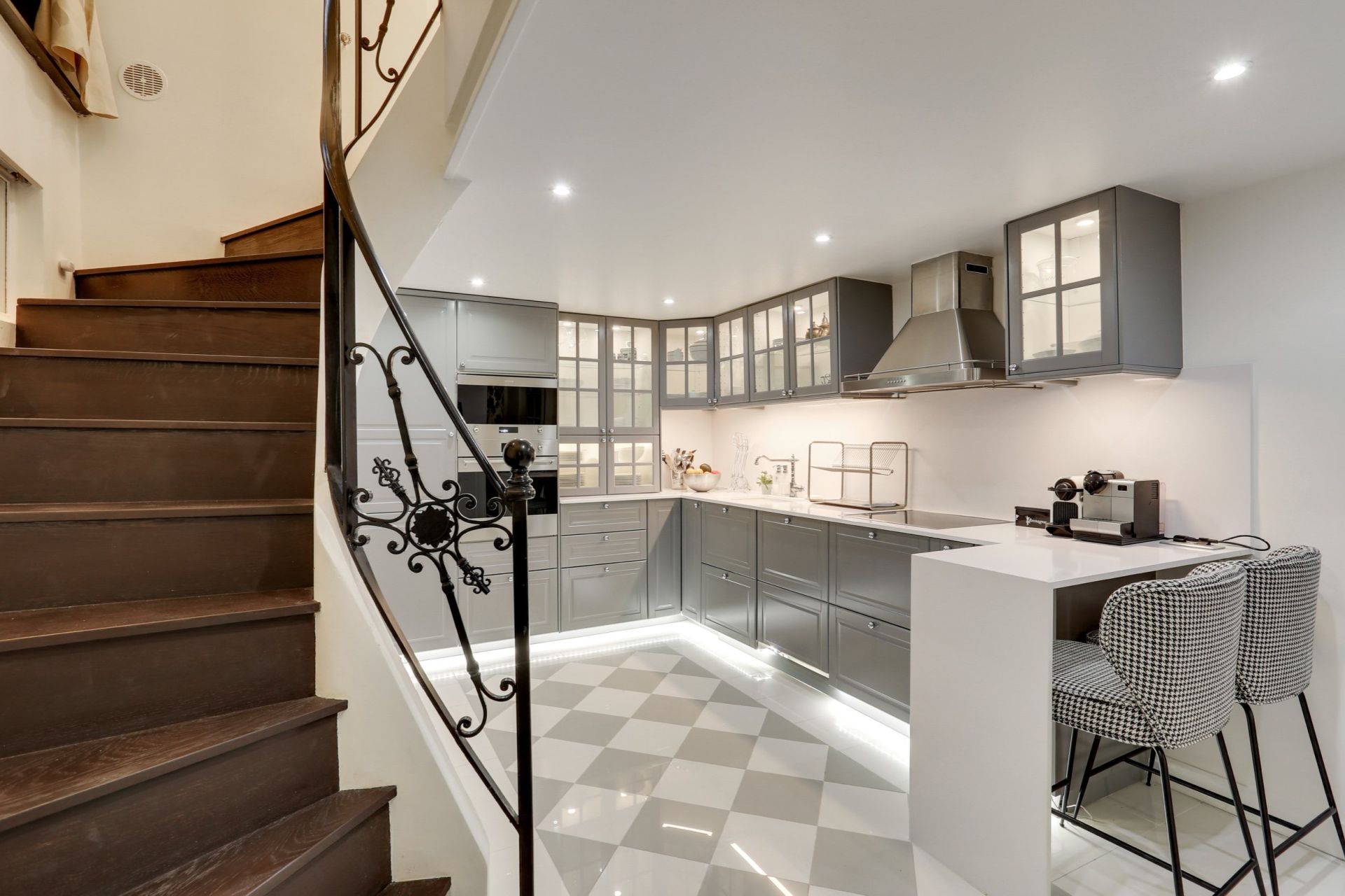appartement 7 Pièces en location sur PARIS (75116)