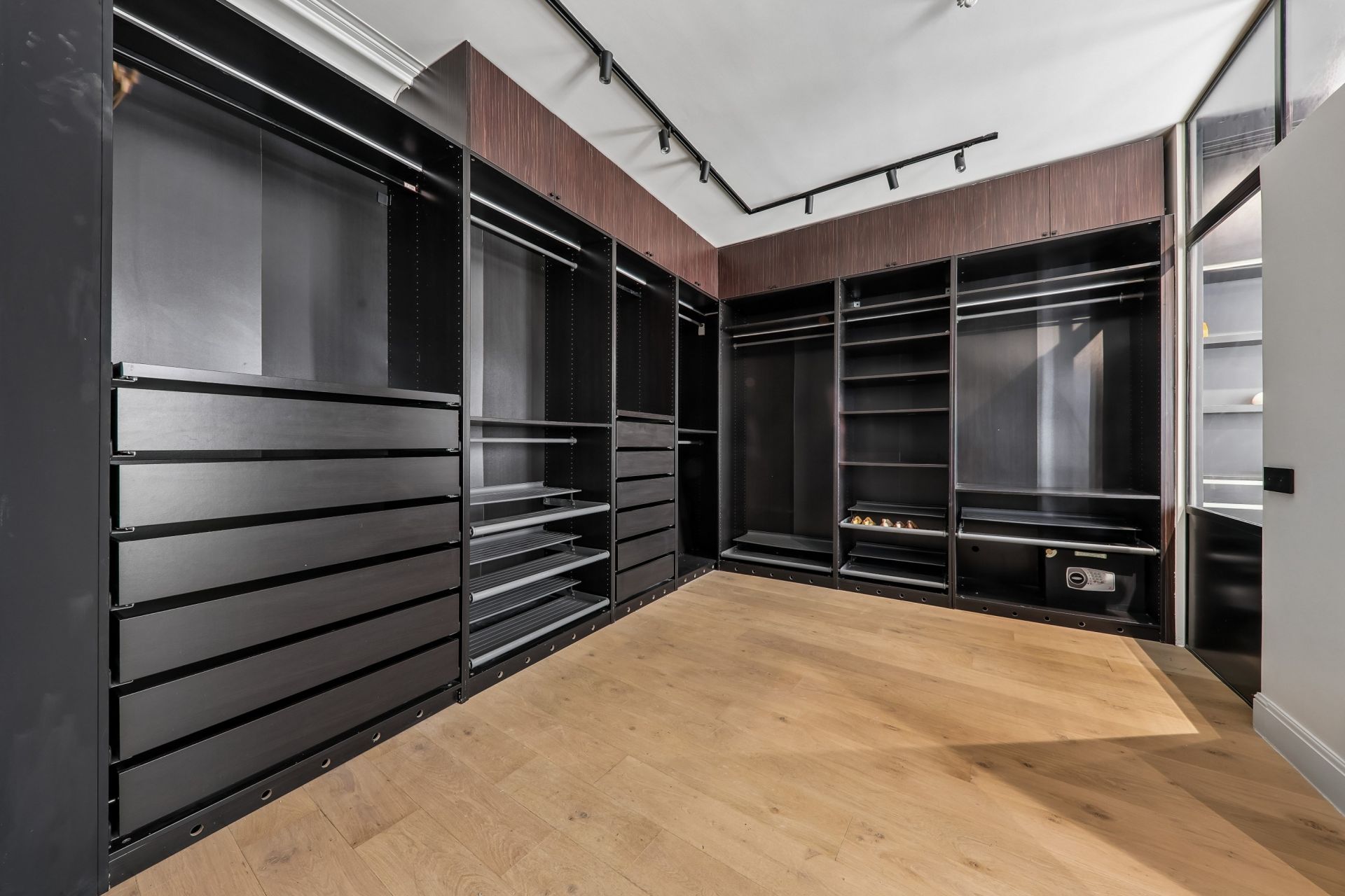 townhouse 8 Rooms for sale on PARIS (75016)