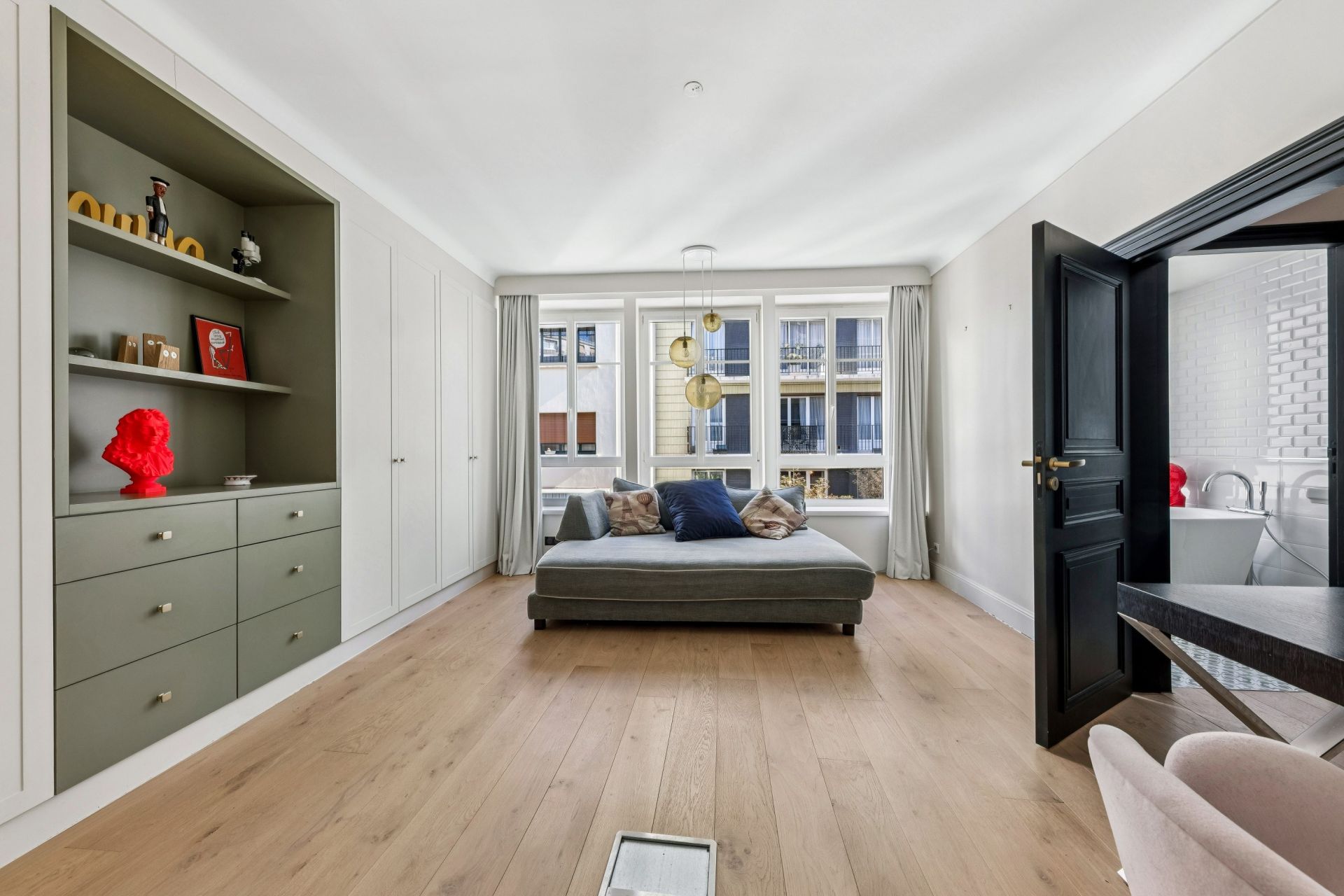 townhouse 8 Rooms for sale on PARIS (75016)