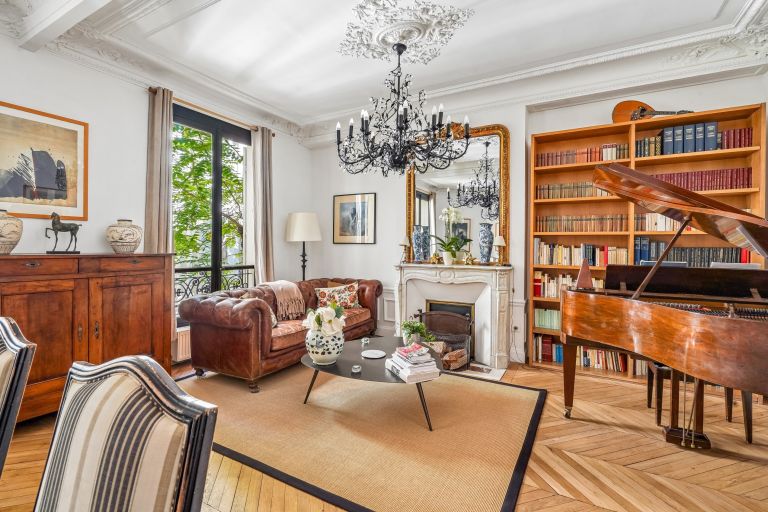 apartment 5 Rooms for sale on PARIS (75006)