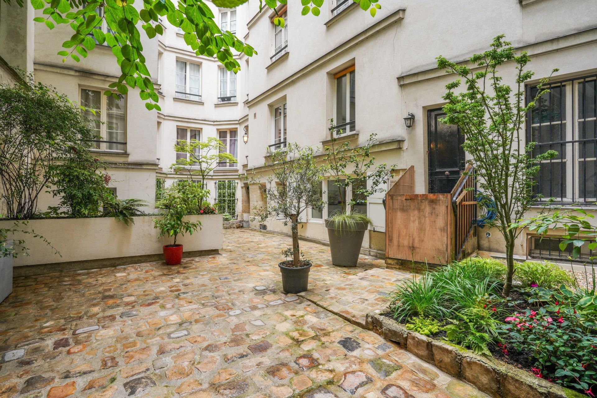 apartment 2 Rooms for sale on PARIS (75007)