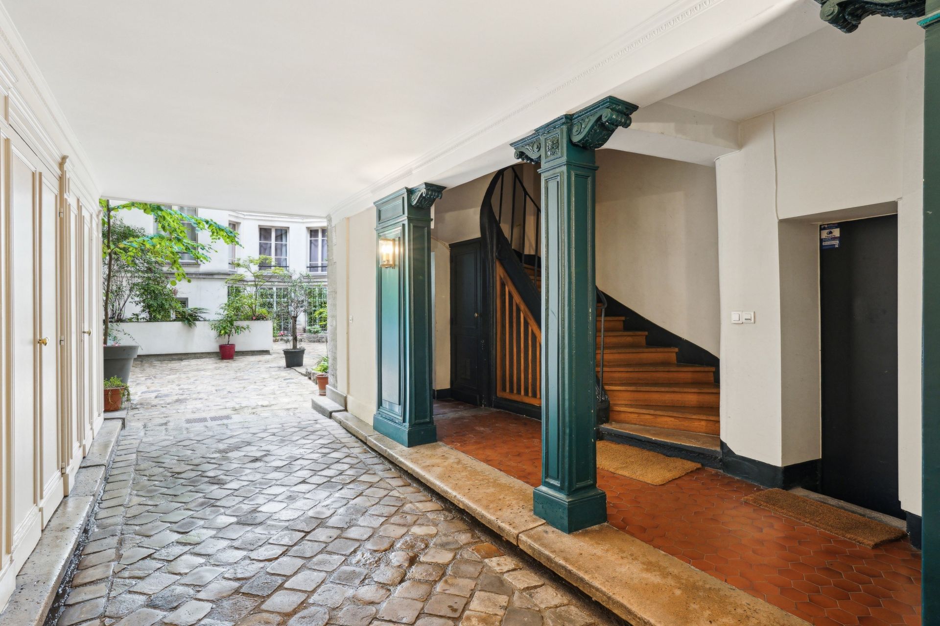 apartment 2 Rooms for sale on PARIS (75007)