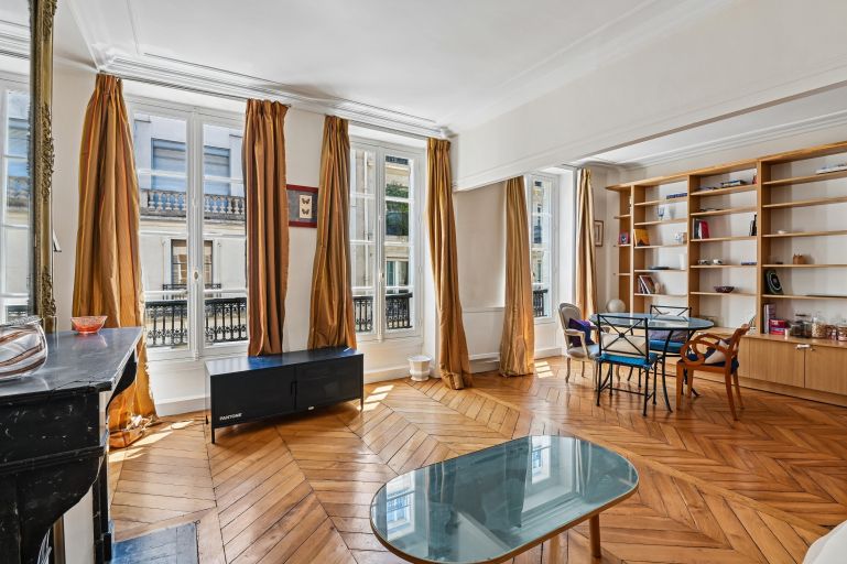apartment 2 Rooms for sale on PARIS (75008)
