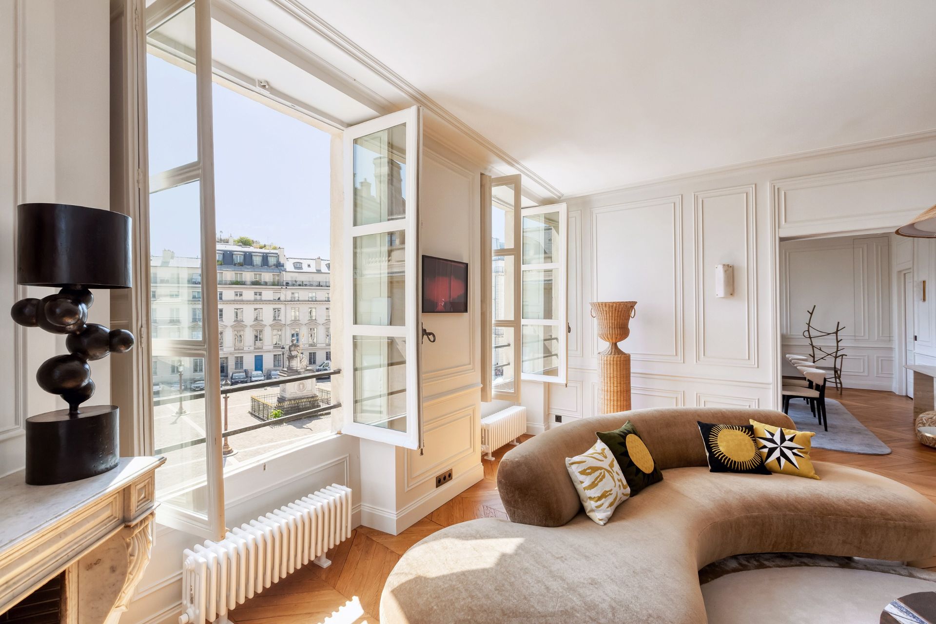 apartment 6 Rooms for sale on PARIS (75007)