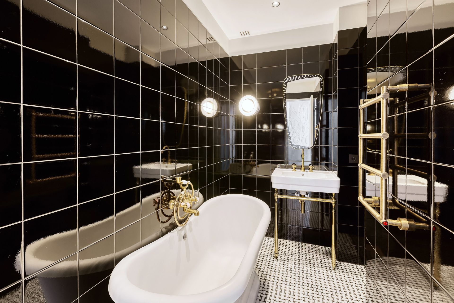 apartment 6 Rooms for sale on PARIS (75007)