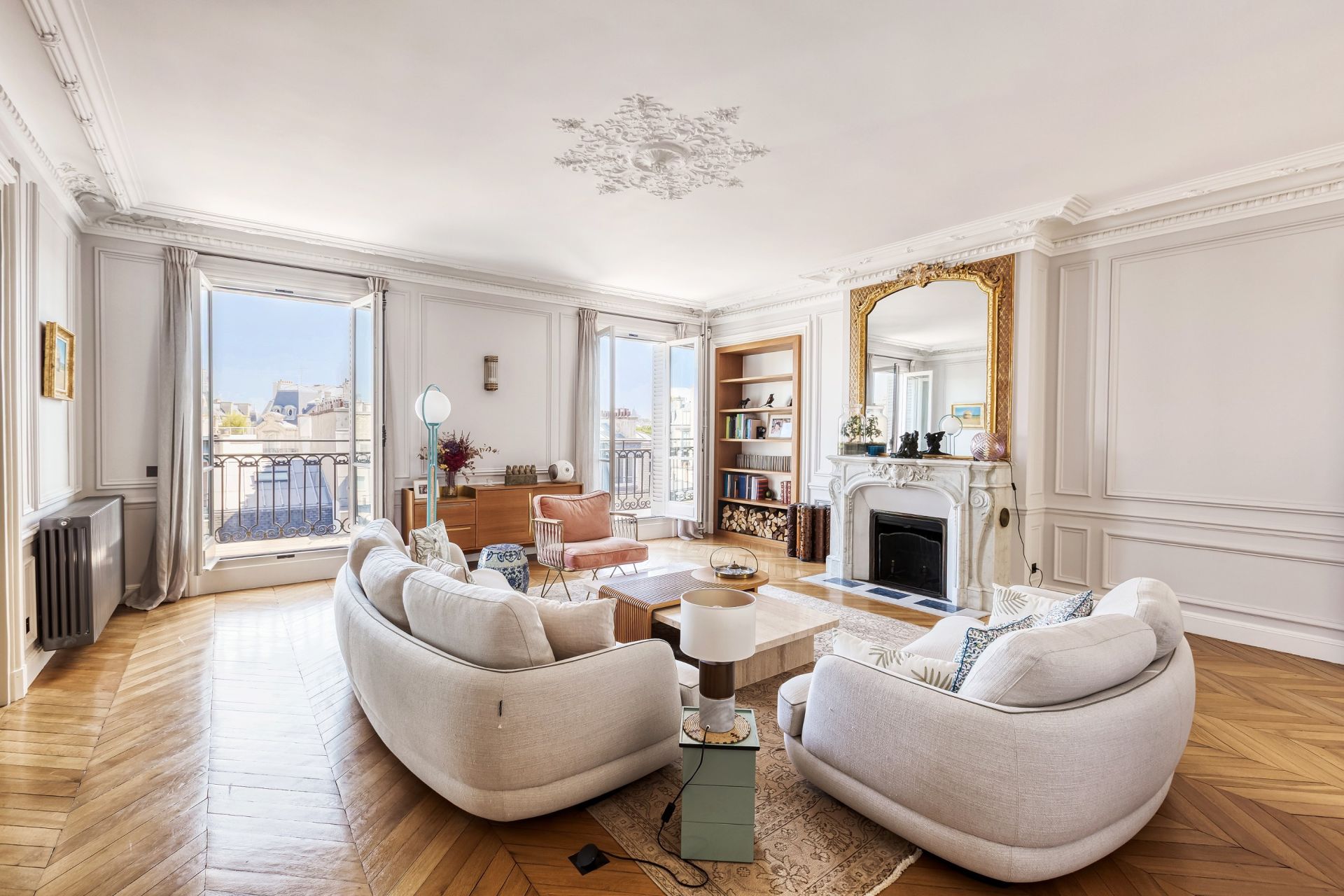 apartment 17 Rooms for sale on PARIS (75008)