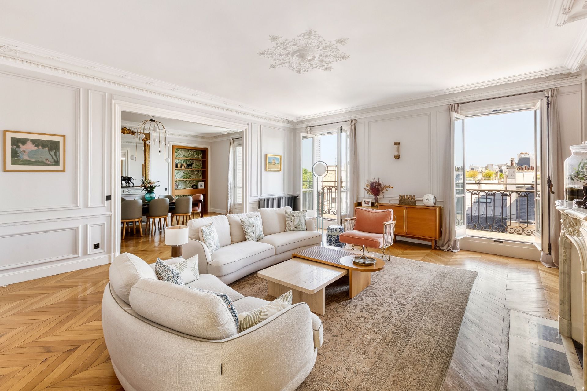 apartment 10 Rooms for sale on PARIS (75008)