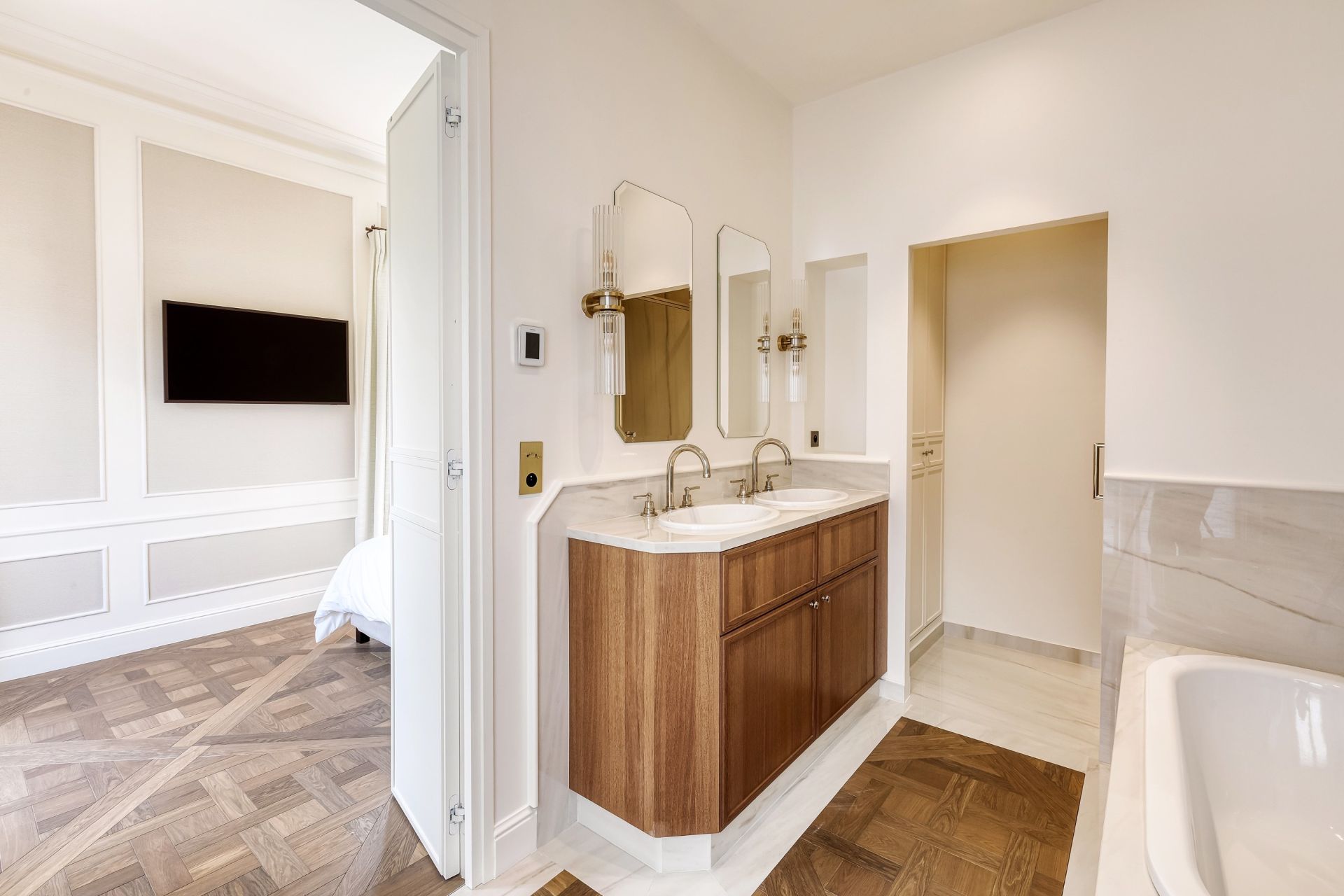 apartment 3 Rooms for sale on PARIS (75008)