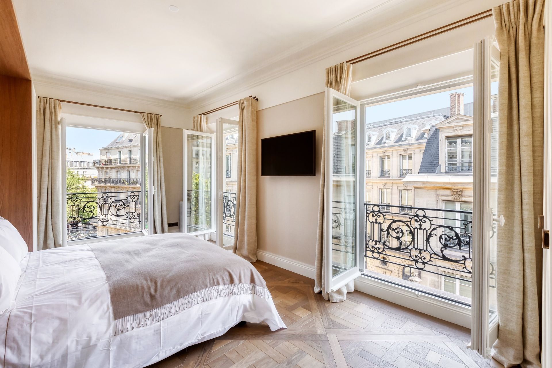 apartment 3 Rooms for sale on PARIS (75008)