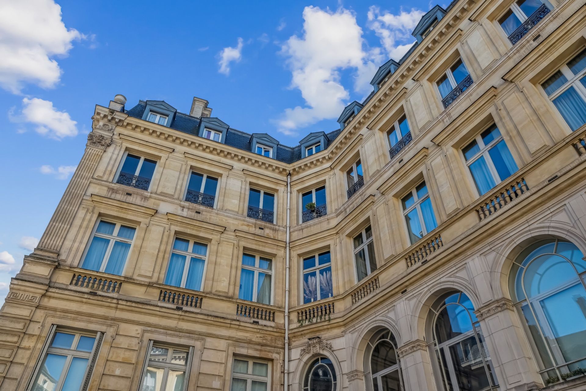 apartment 3 Rooms for sale on PARIS (75008)