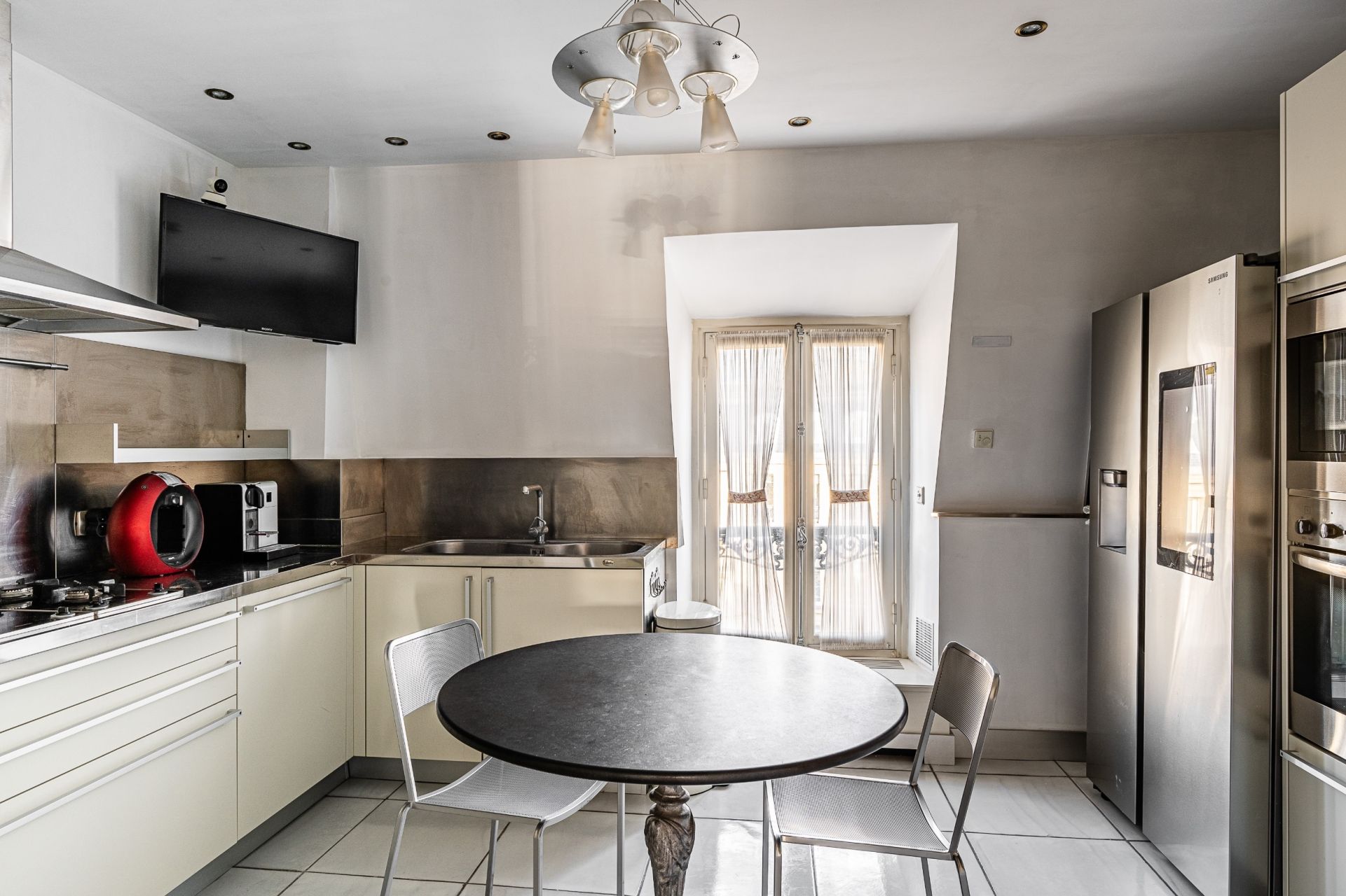 apartment 4 Rooms for sale on PARIS (75008)