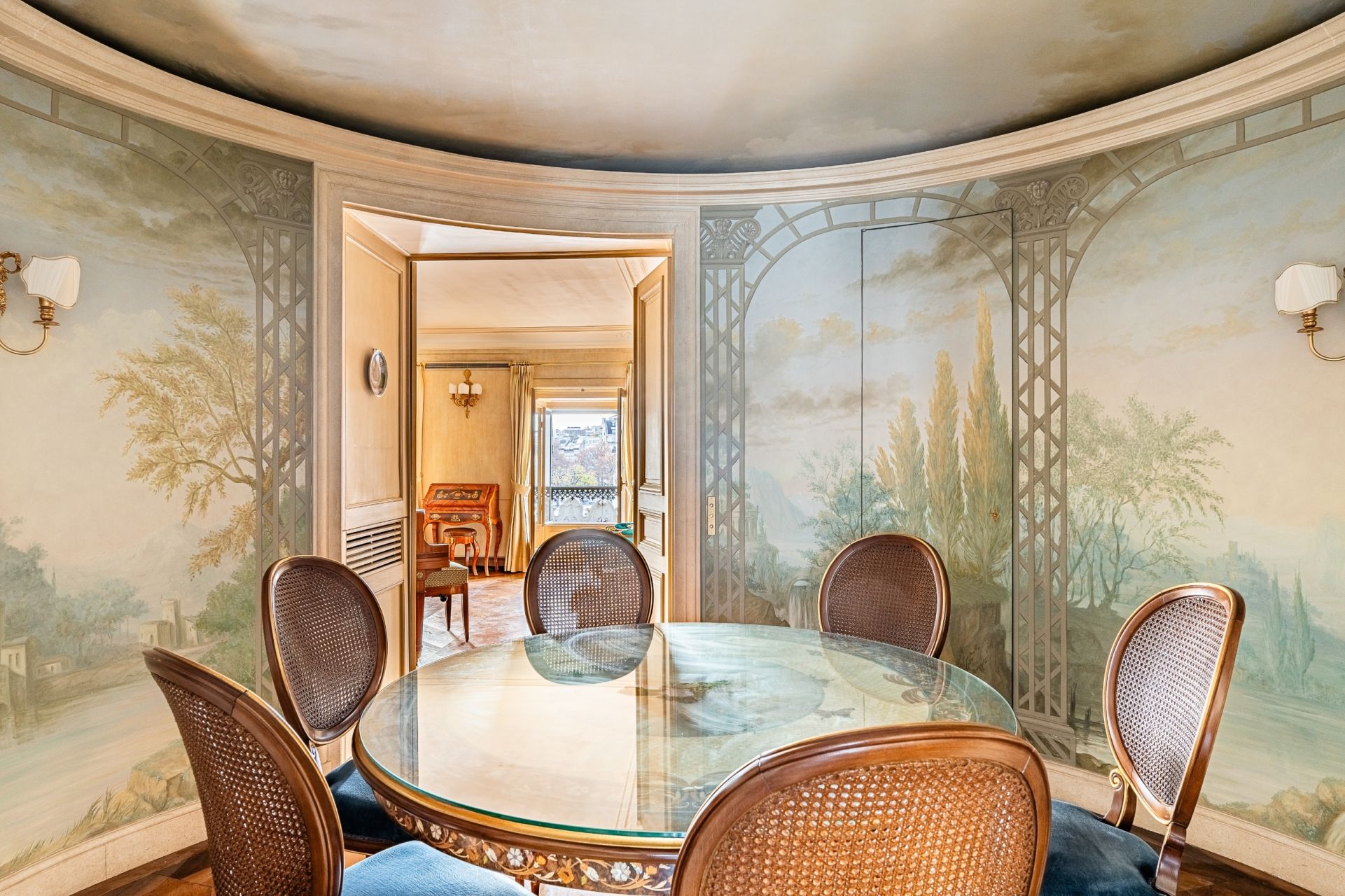 apartment 4 Rooms for sale on PARIS (75008)