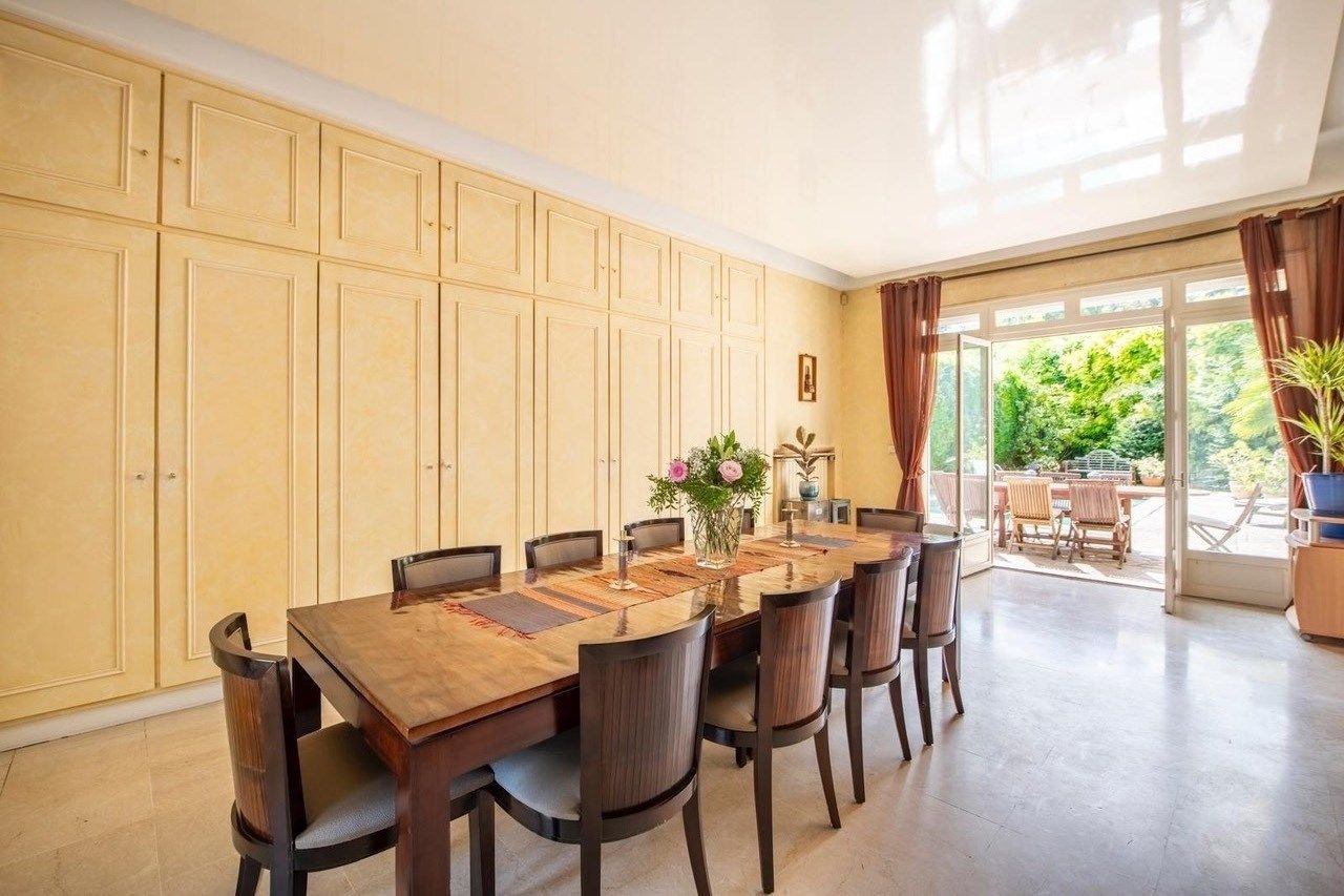contemporary house 10 Rooms for sale on ST CLOUD (92210)