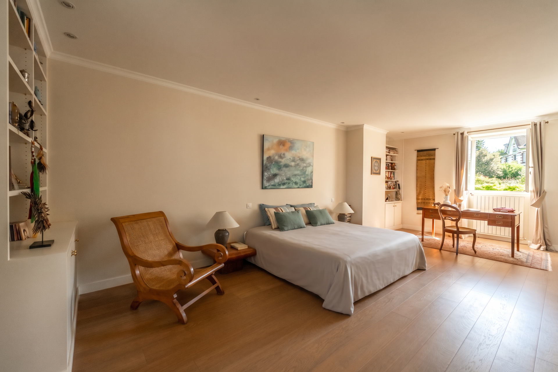 contemporary house 10 Rooms for sale on ST CLOUD (92210)