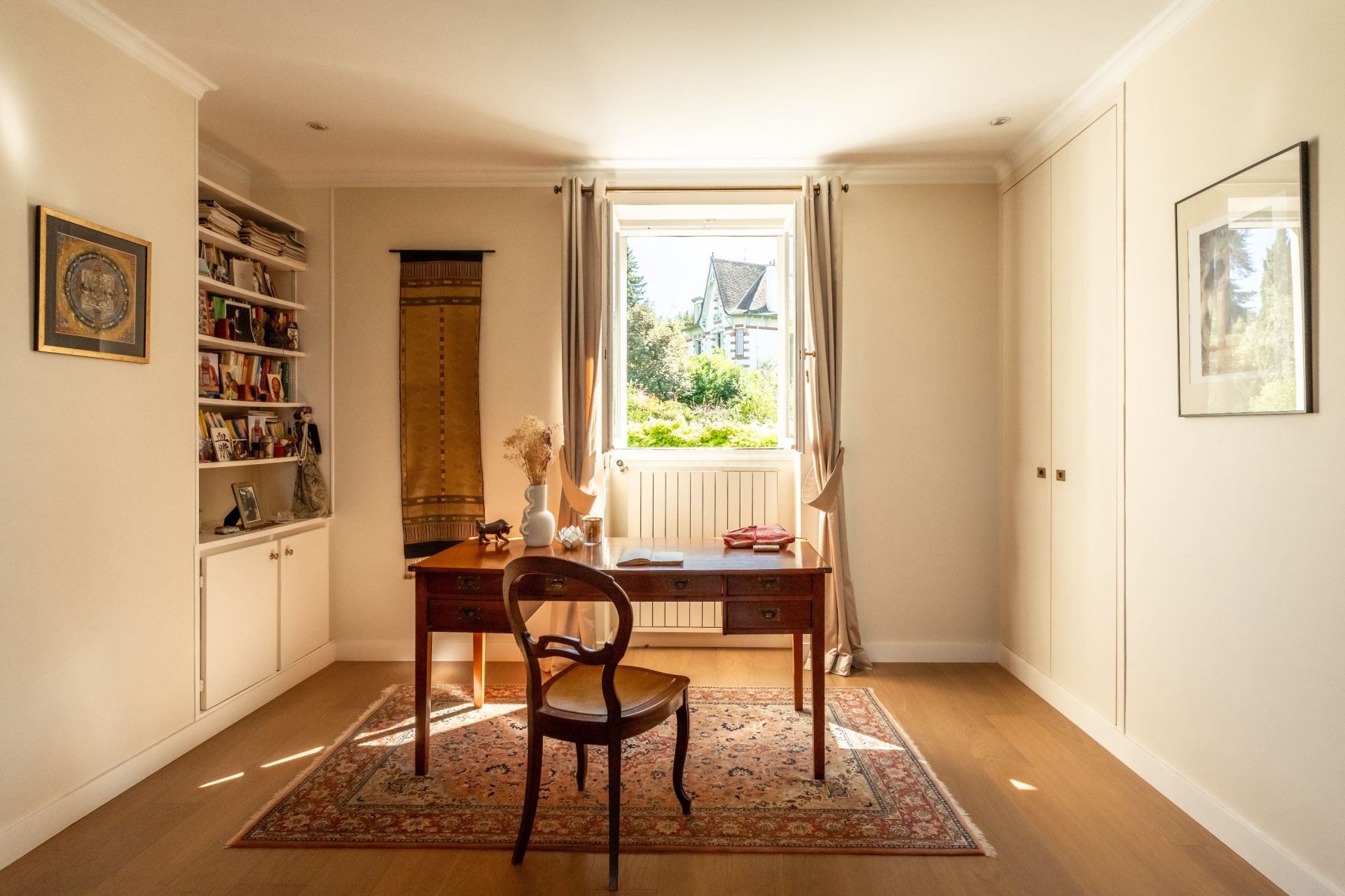 contemporary house 10 Rooms for sale on ST CLOUD (92210)