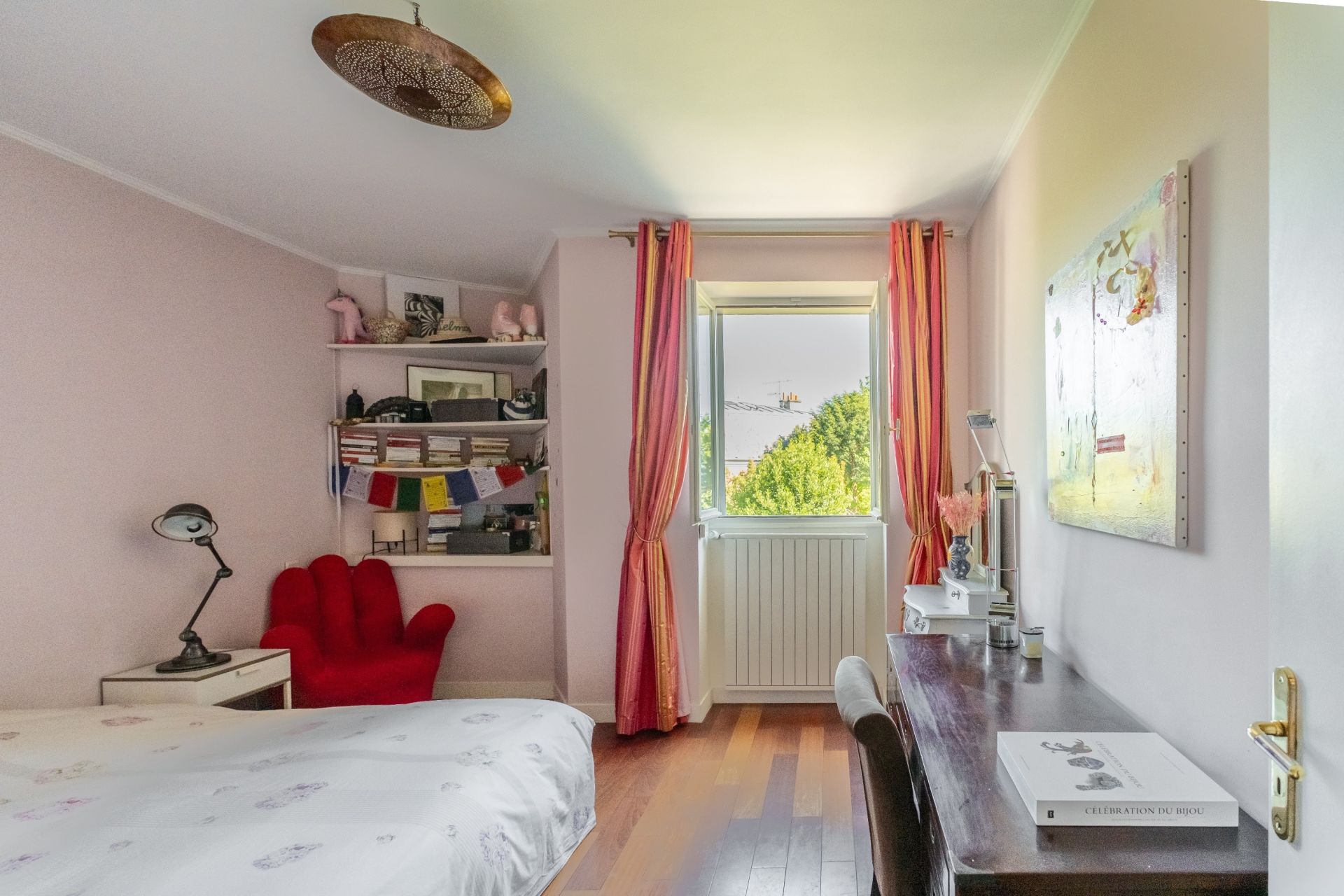 contemporary house 10 Rooms for sale on ST CLOUD (92210)