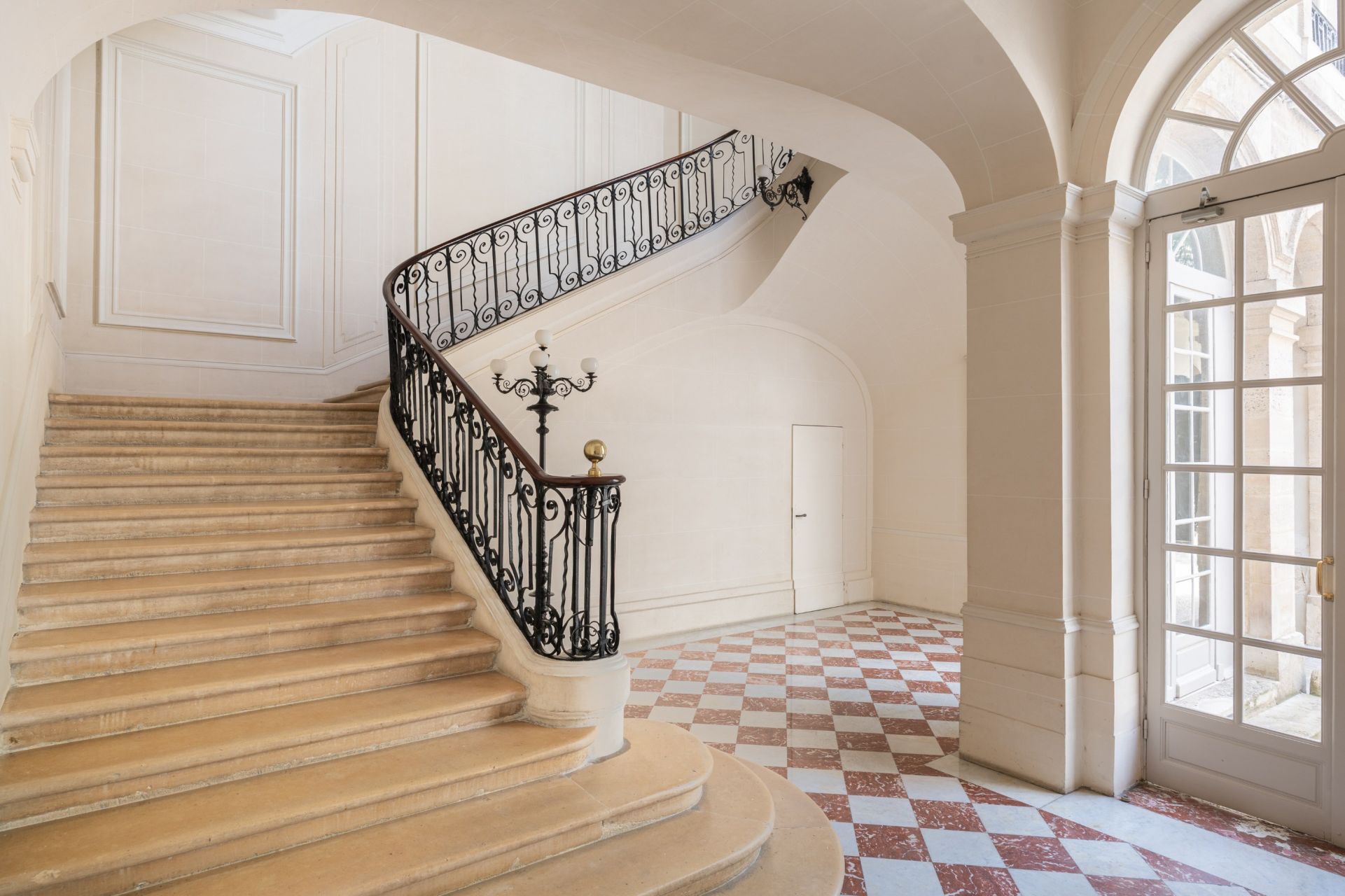 apartment 5 Rooms for sale on PARIS (75007)