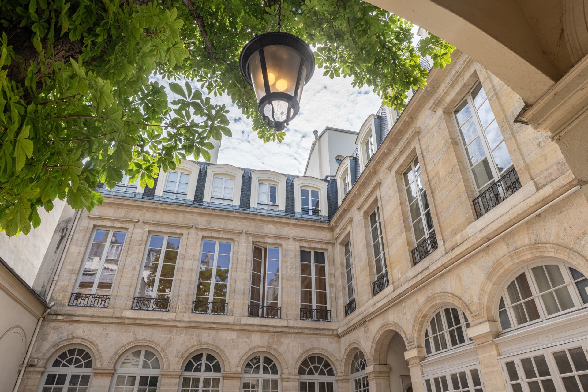 apartment 5 Rooms for sale on PARIS (75007)