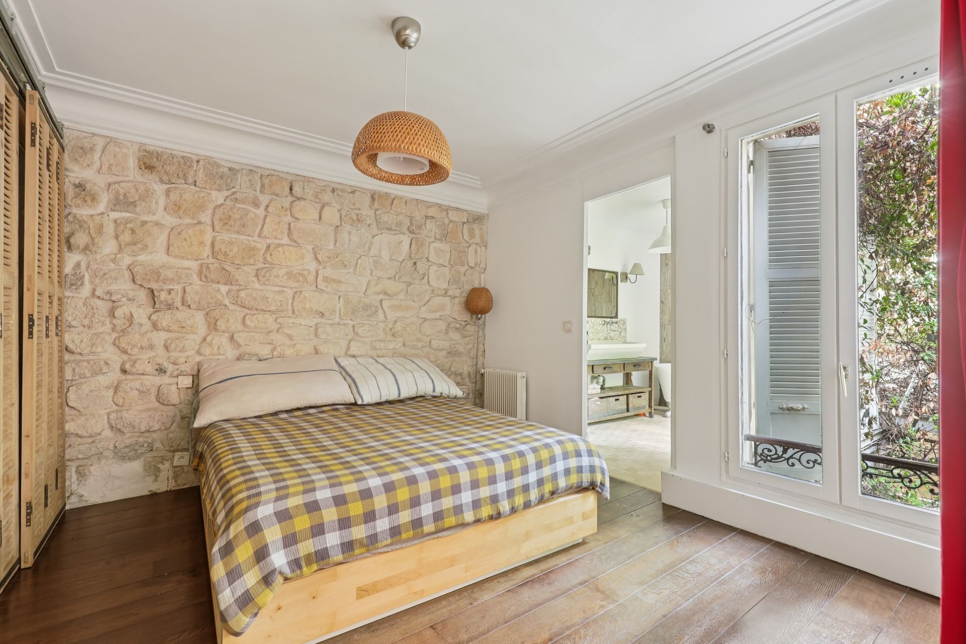 house 6 Rooms for sale on PARIS (75018)