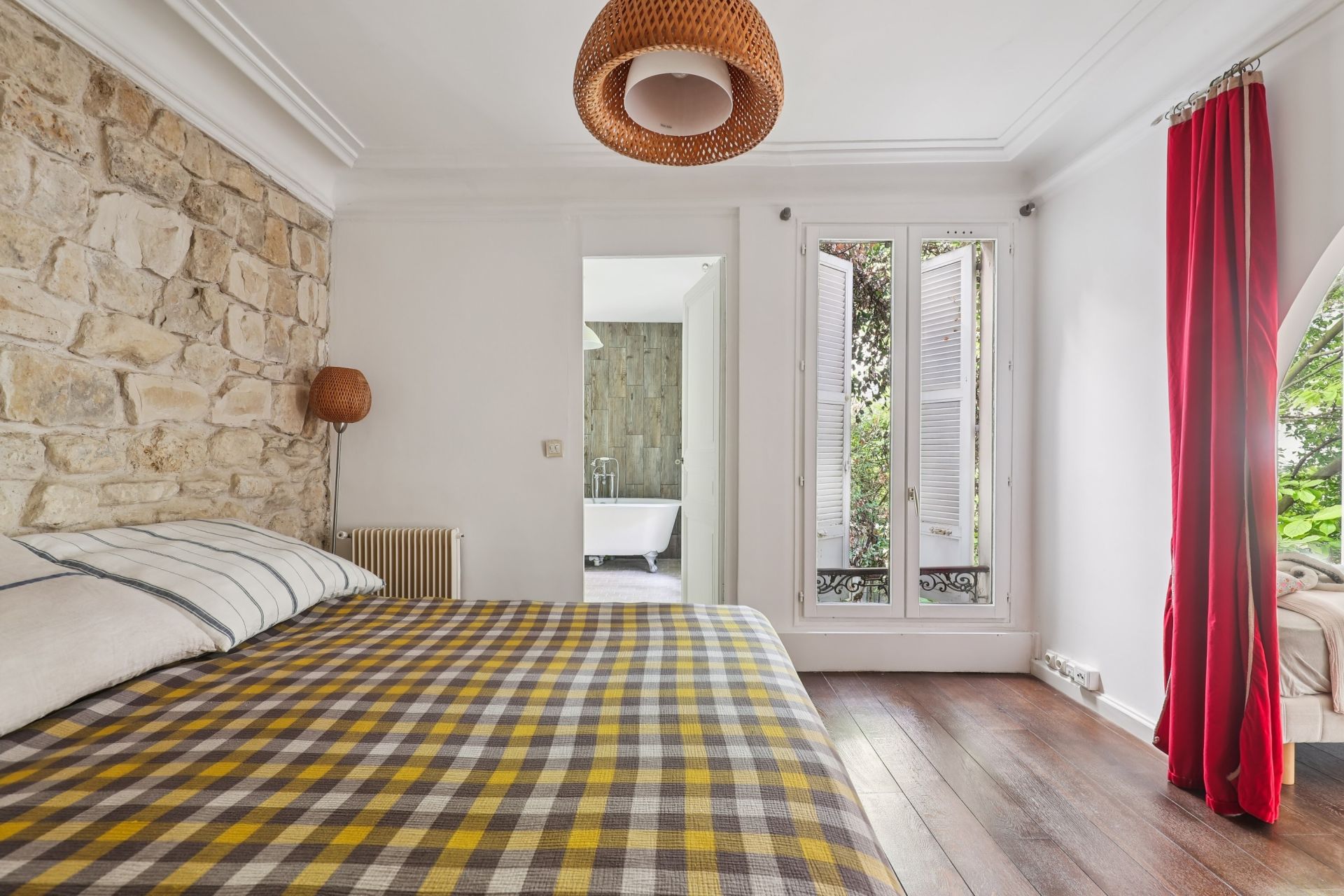 house 6 Rooms for sale on PARIS (75018)