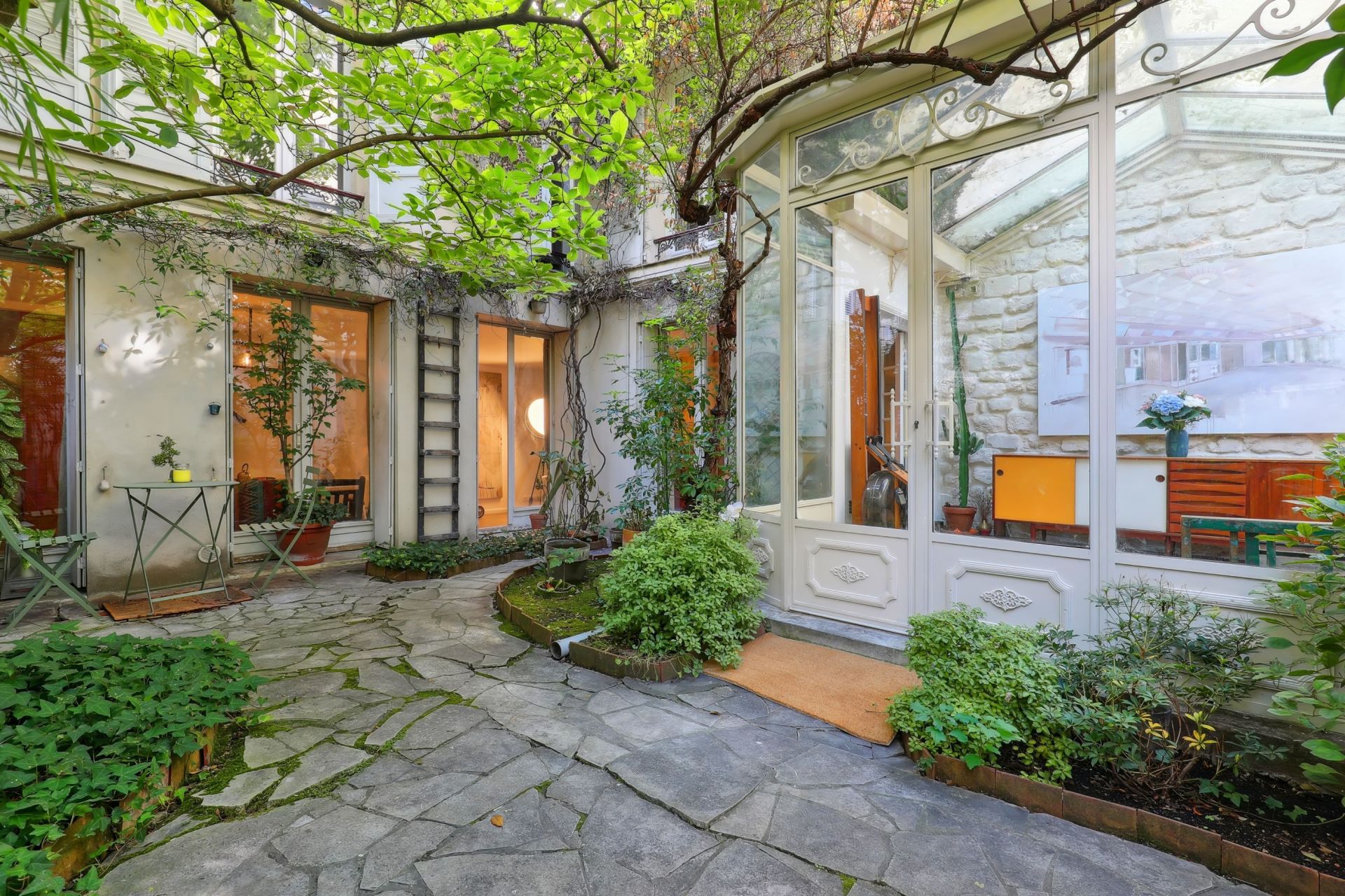house 6 Rooms for sale on PARIS (75018)