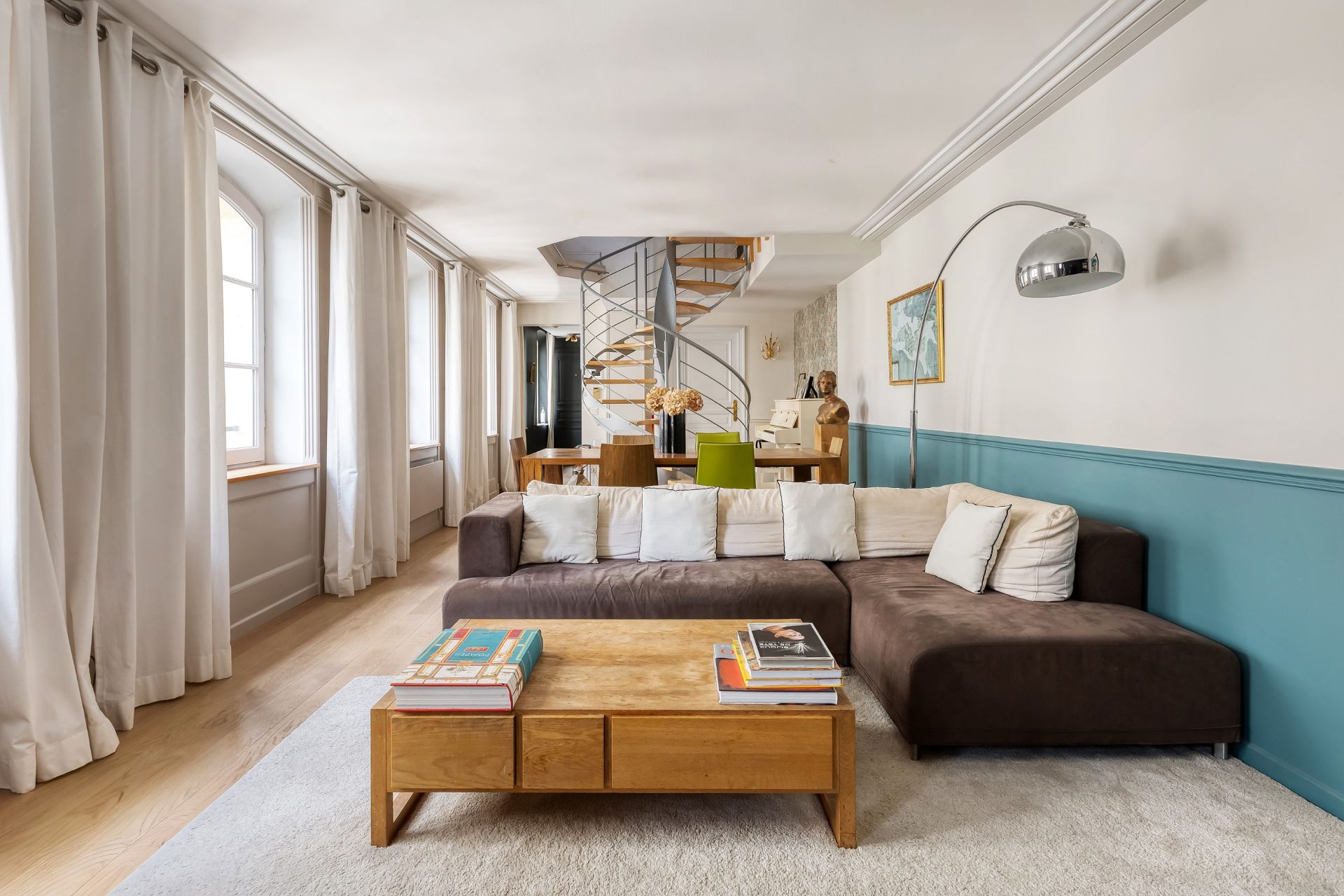 apartment 5 Rooms for sale on PARIS (75008)
