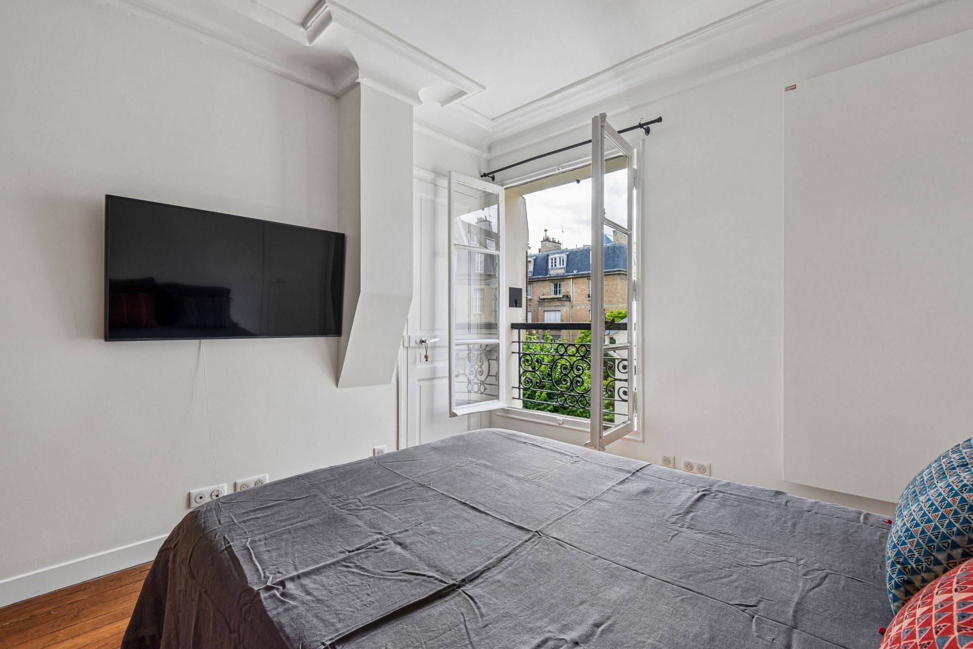 apartment 2 Rooms for sale on PARIS (75007)